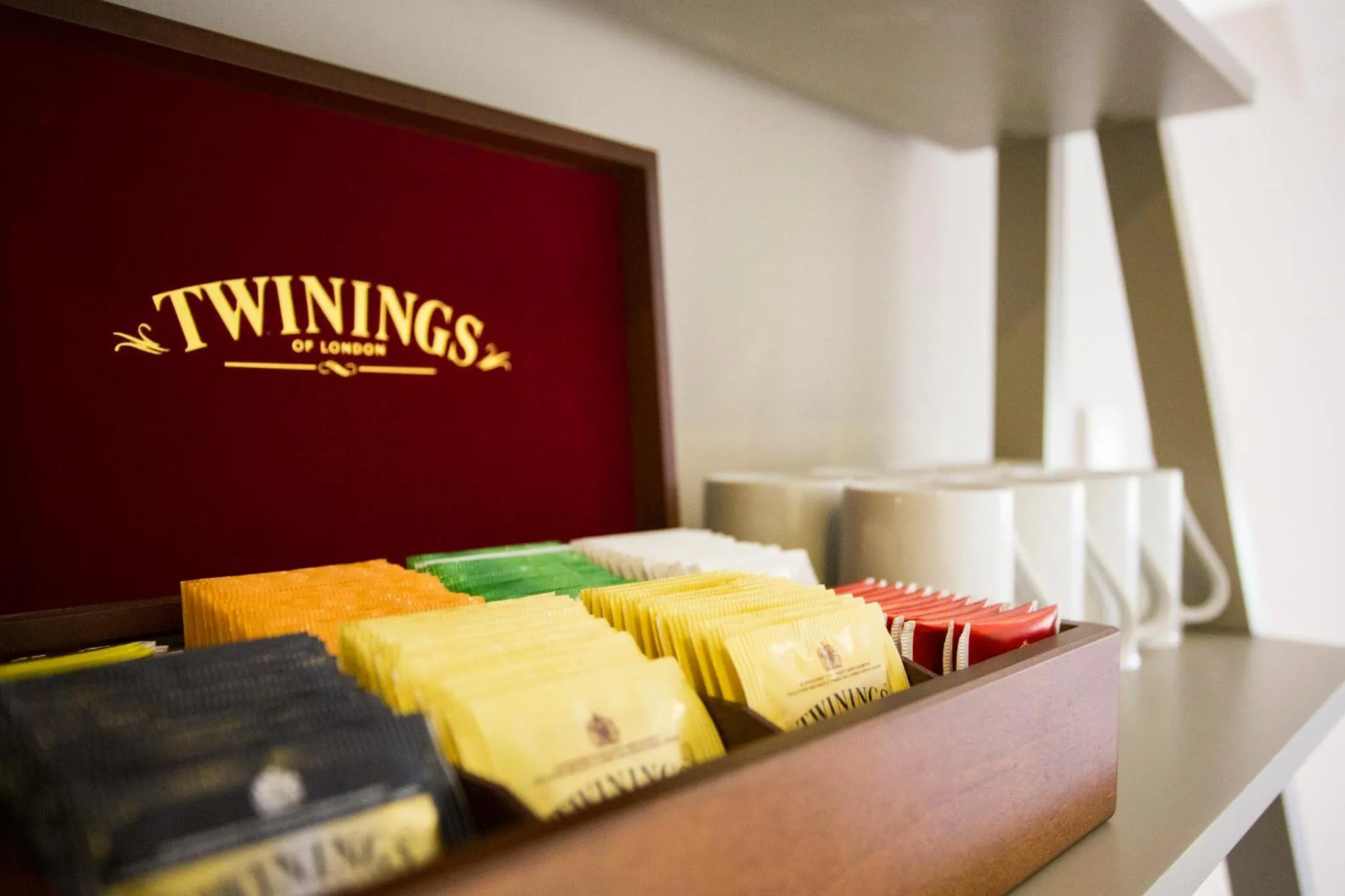 Coffee/tea facilities, Bed in The Browns' Luxury Suites & Cottage