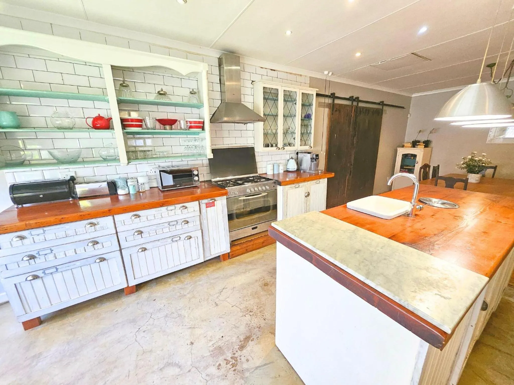 Property building in The Browns' Luxury Suites & Cottage