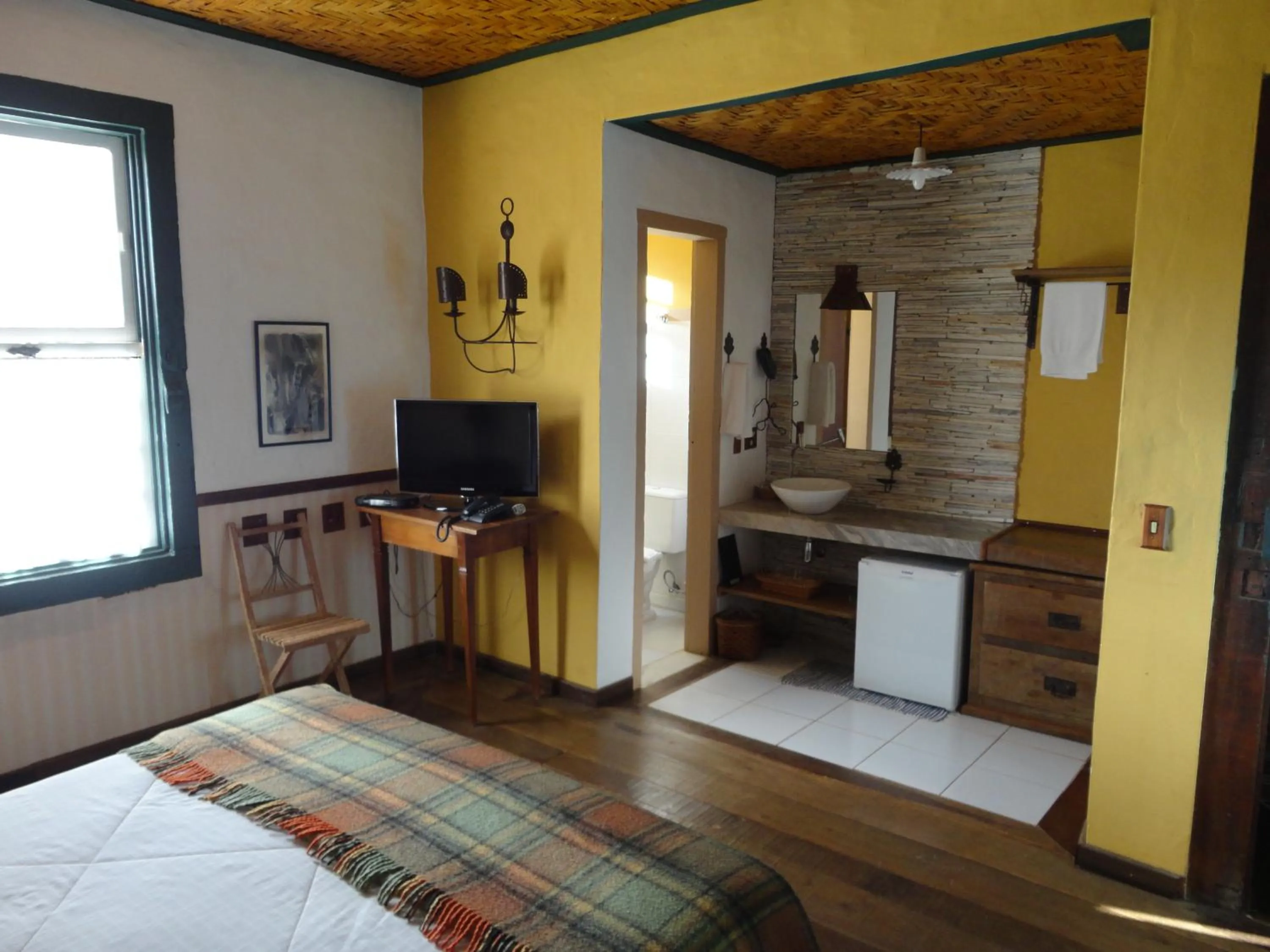 Bedroom, Bed in Pousada d'Oleo de Guignard