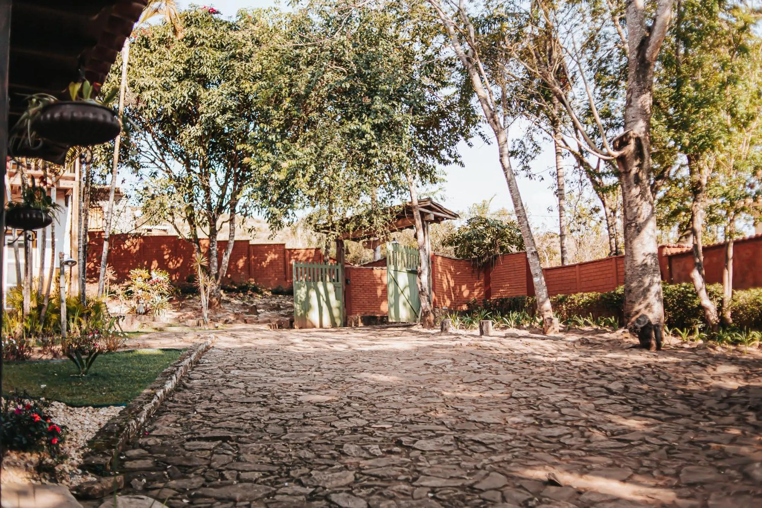 Facade/entrance in Pousada d'Oleo de Guignard