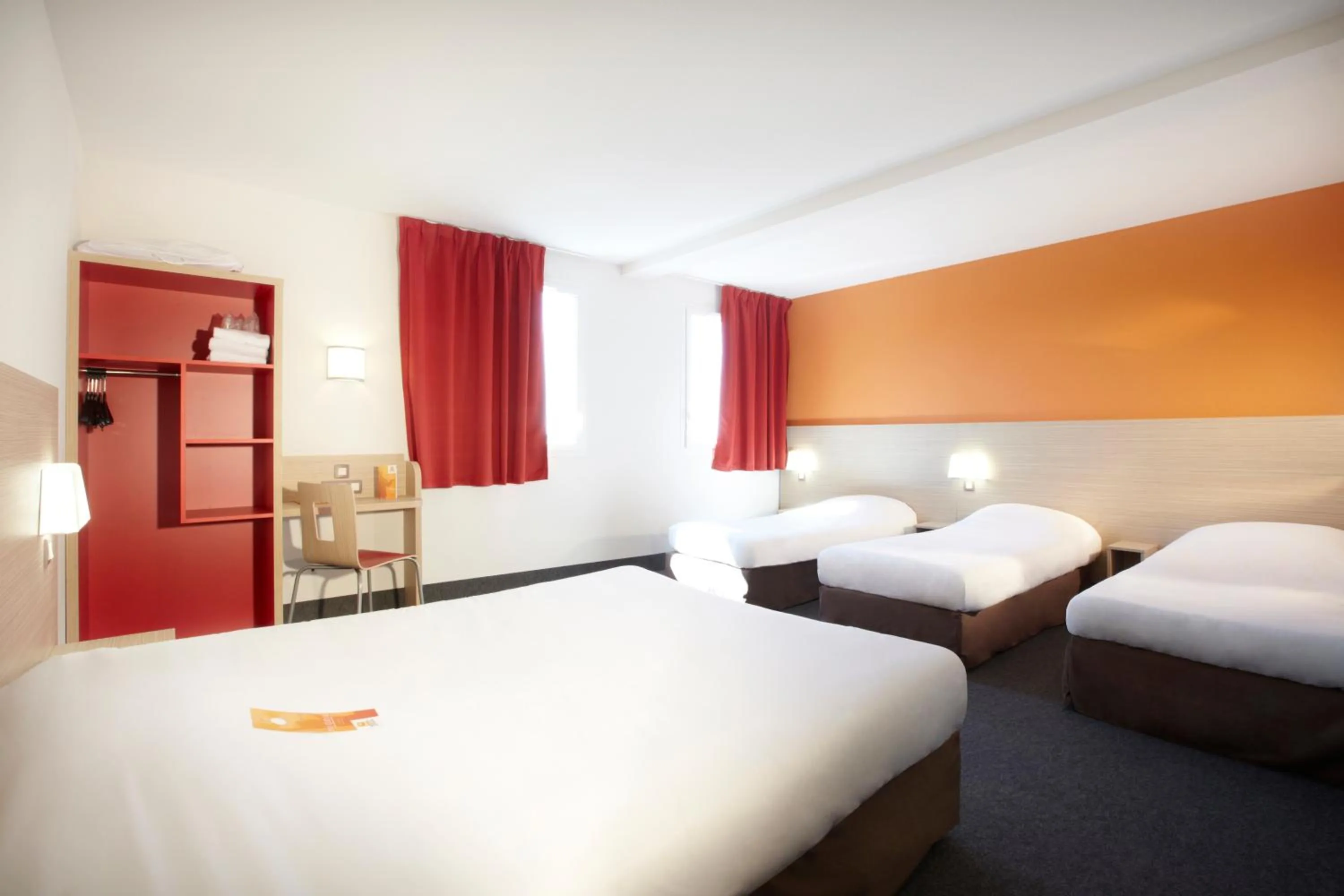 Photo of the whole room, Bed in Première Classe Istres