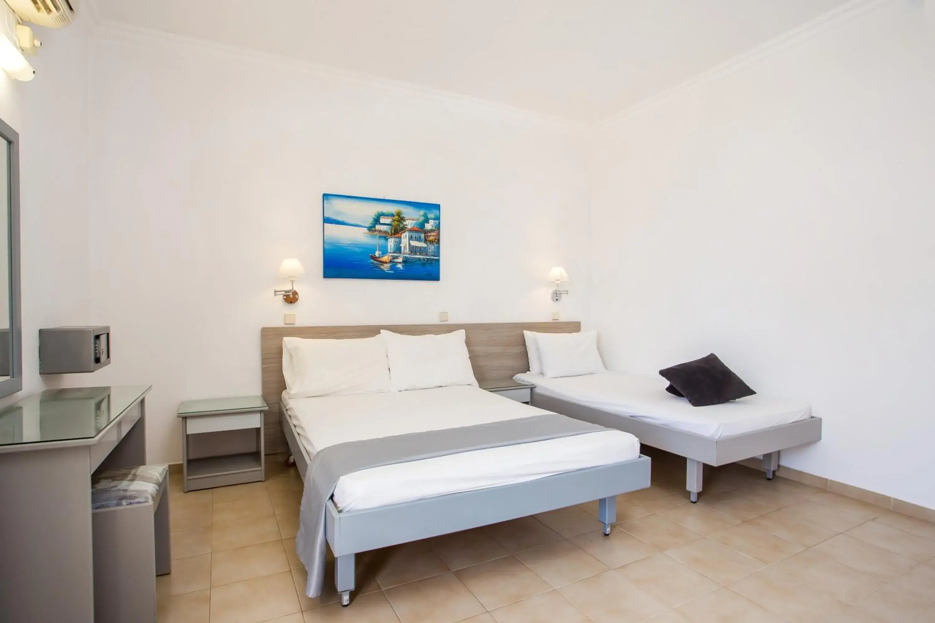 Triple Room with Garden View in Tsampika Hotel Faliraki Triple Room with Garden View in Tsampika Hotel Faliraki