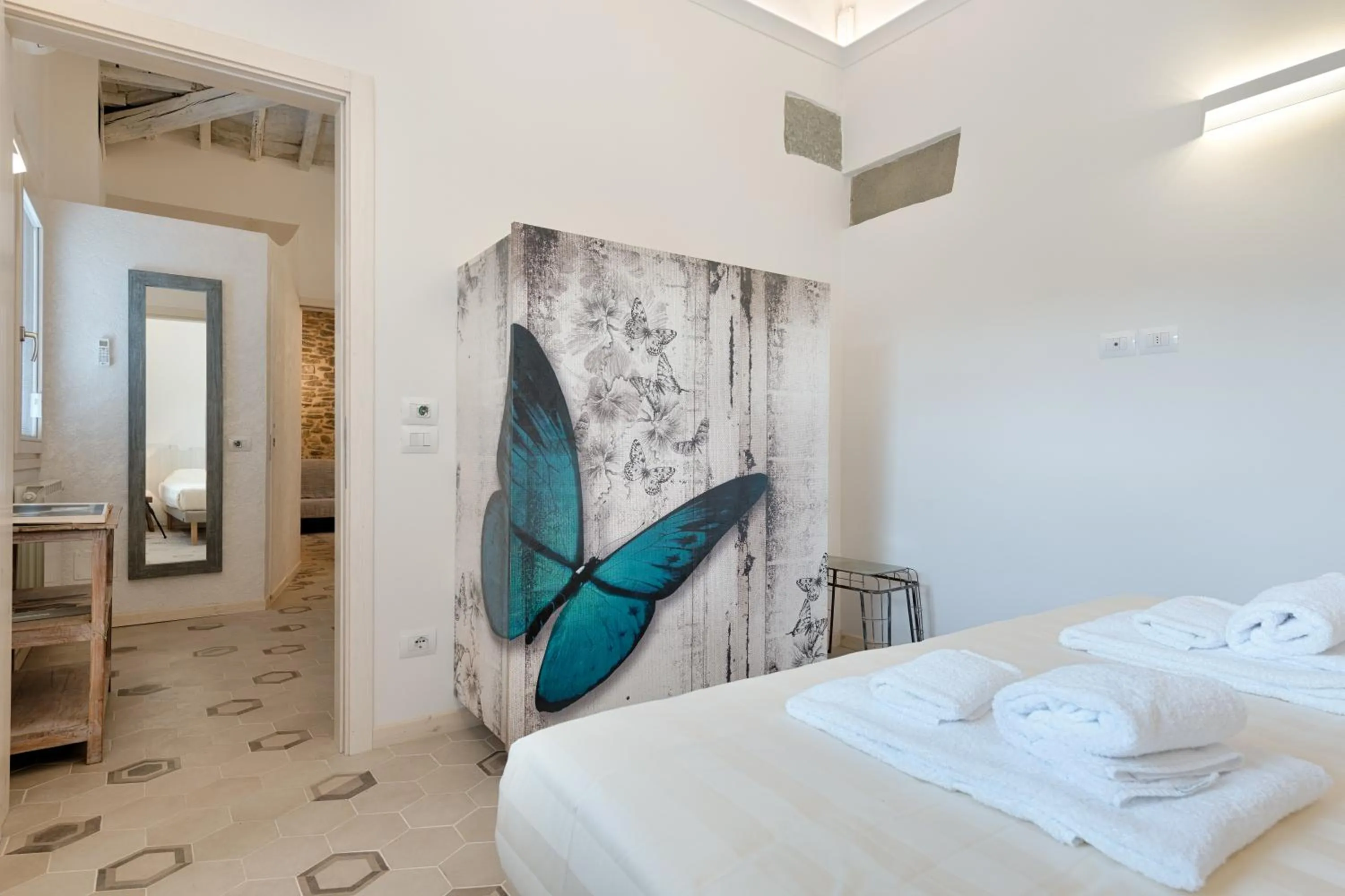 Bed in Giglio Oro by Mmega