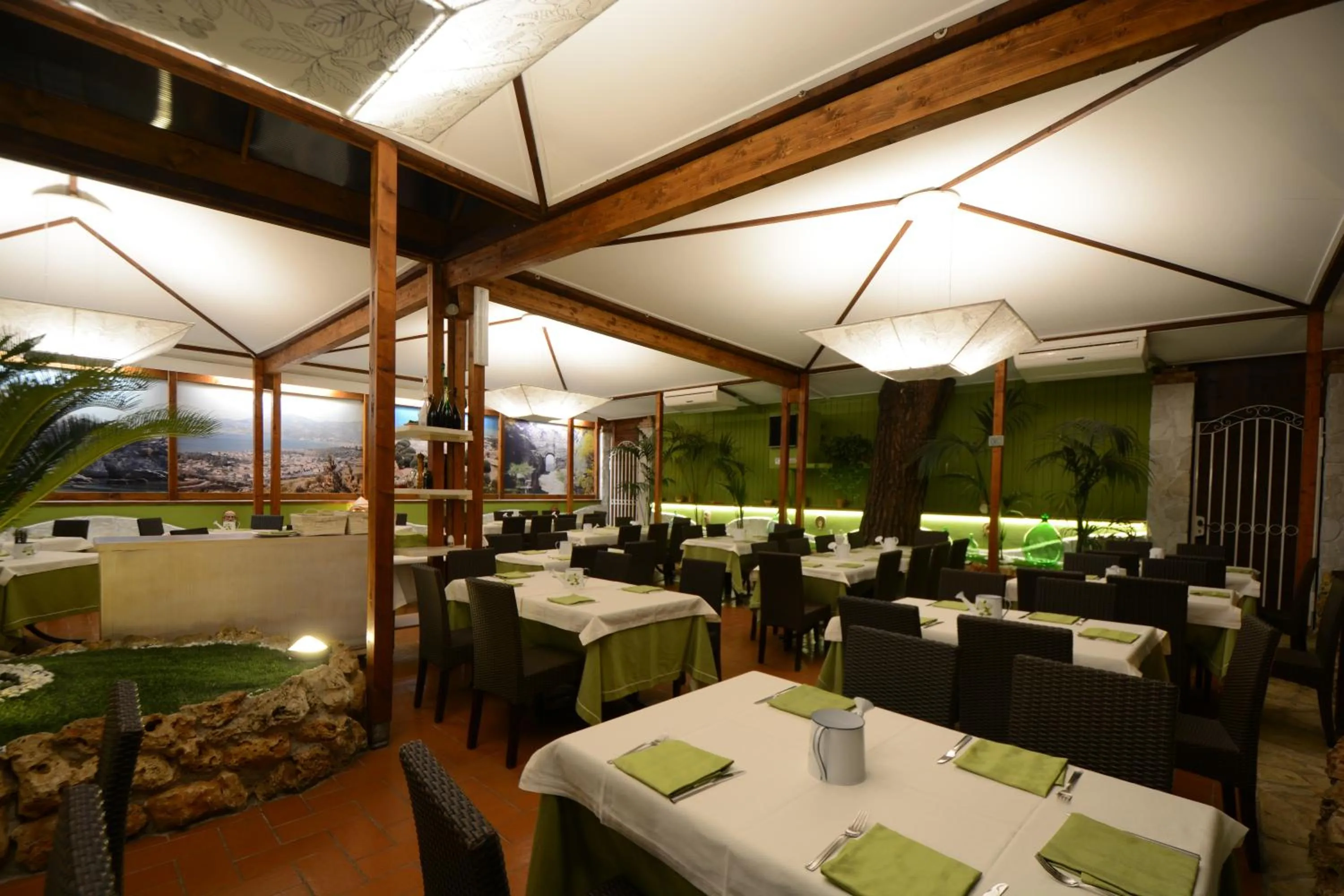 Restaurant/places to eat in Hotel Porta Rosa
