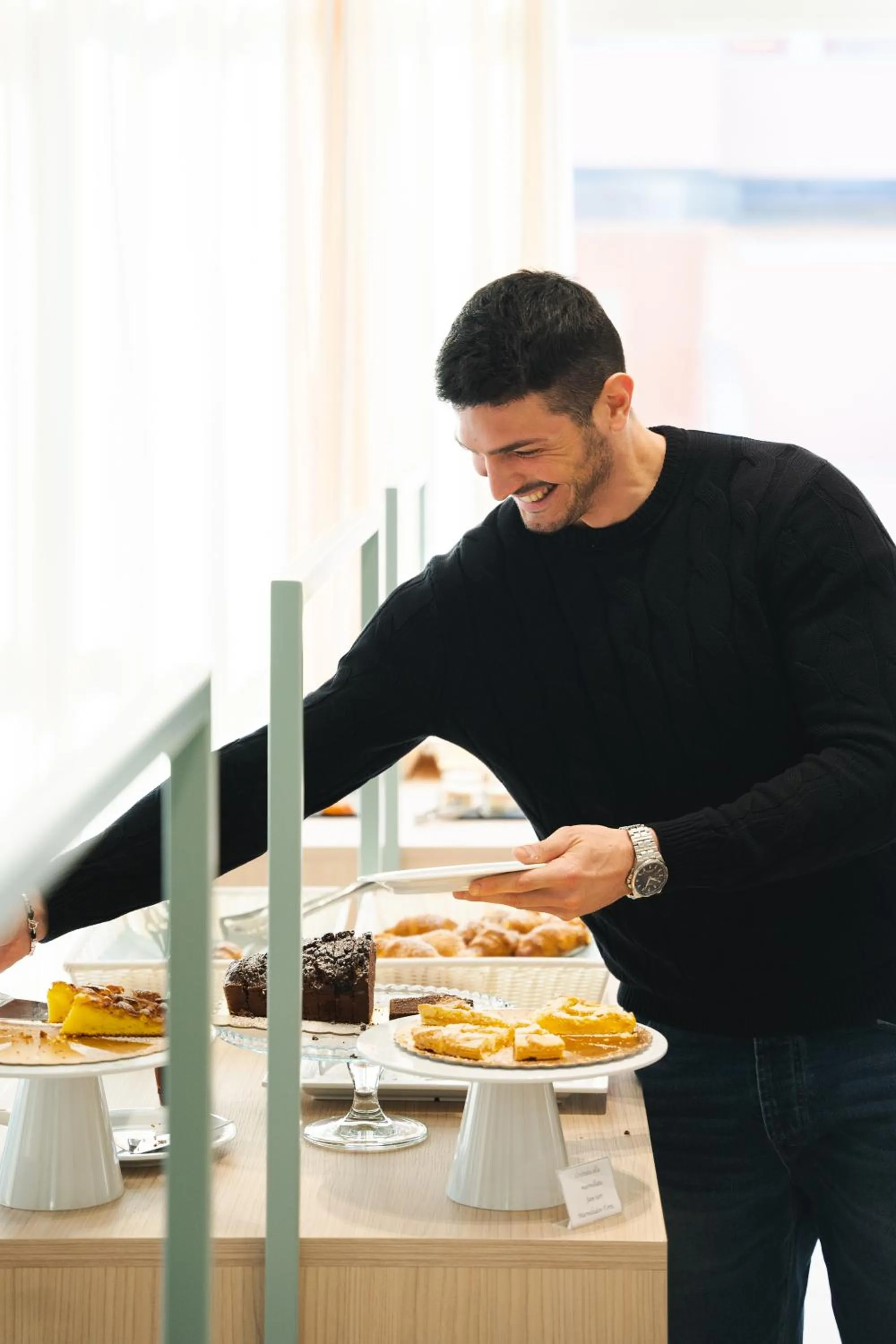 Restaurant/places to eat in Unique Hotel