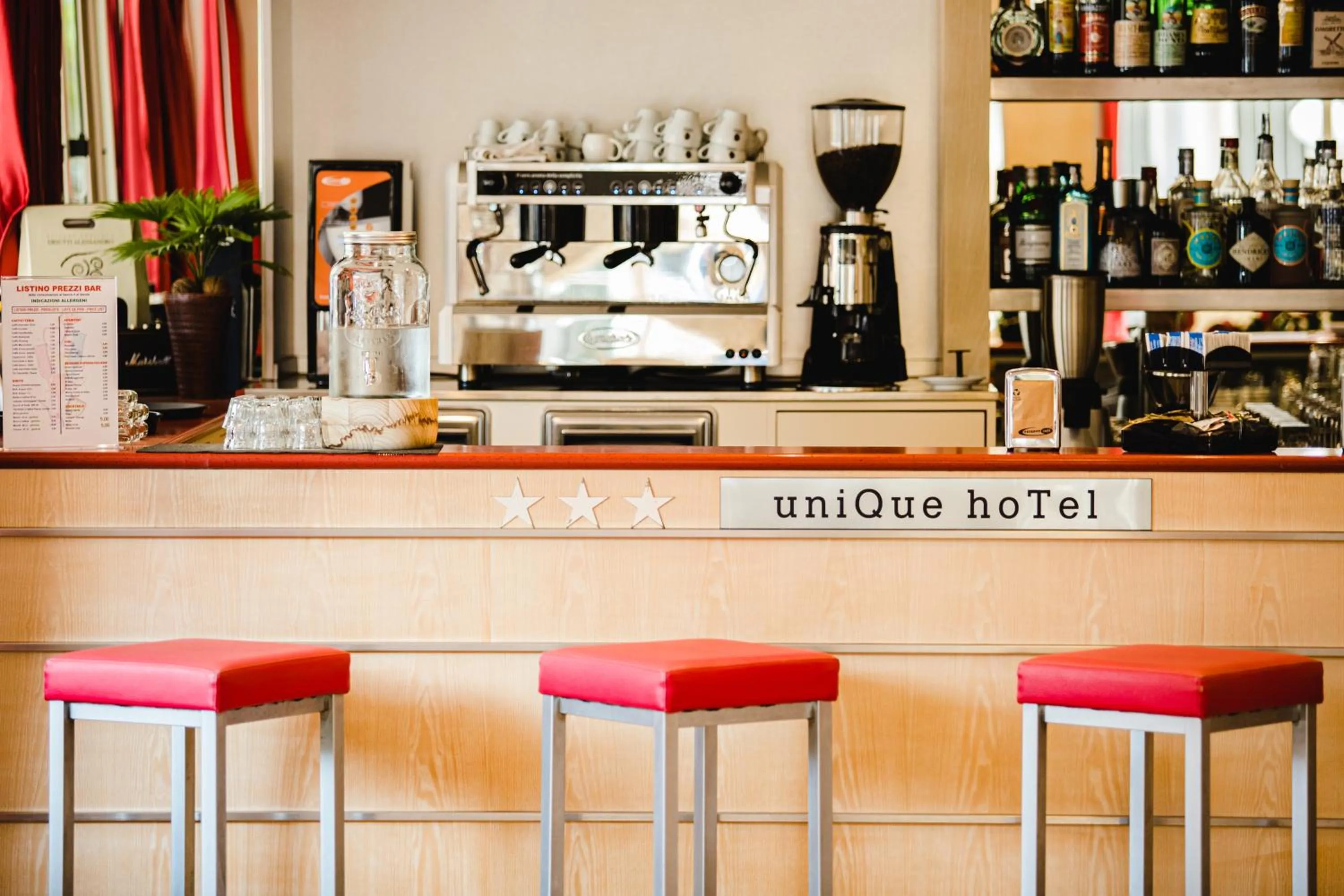 Lounge or bar in Unique Hotel