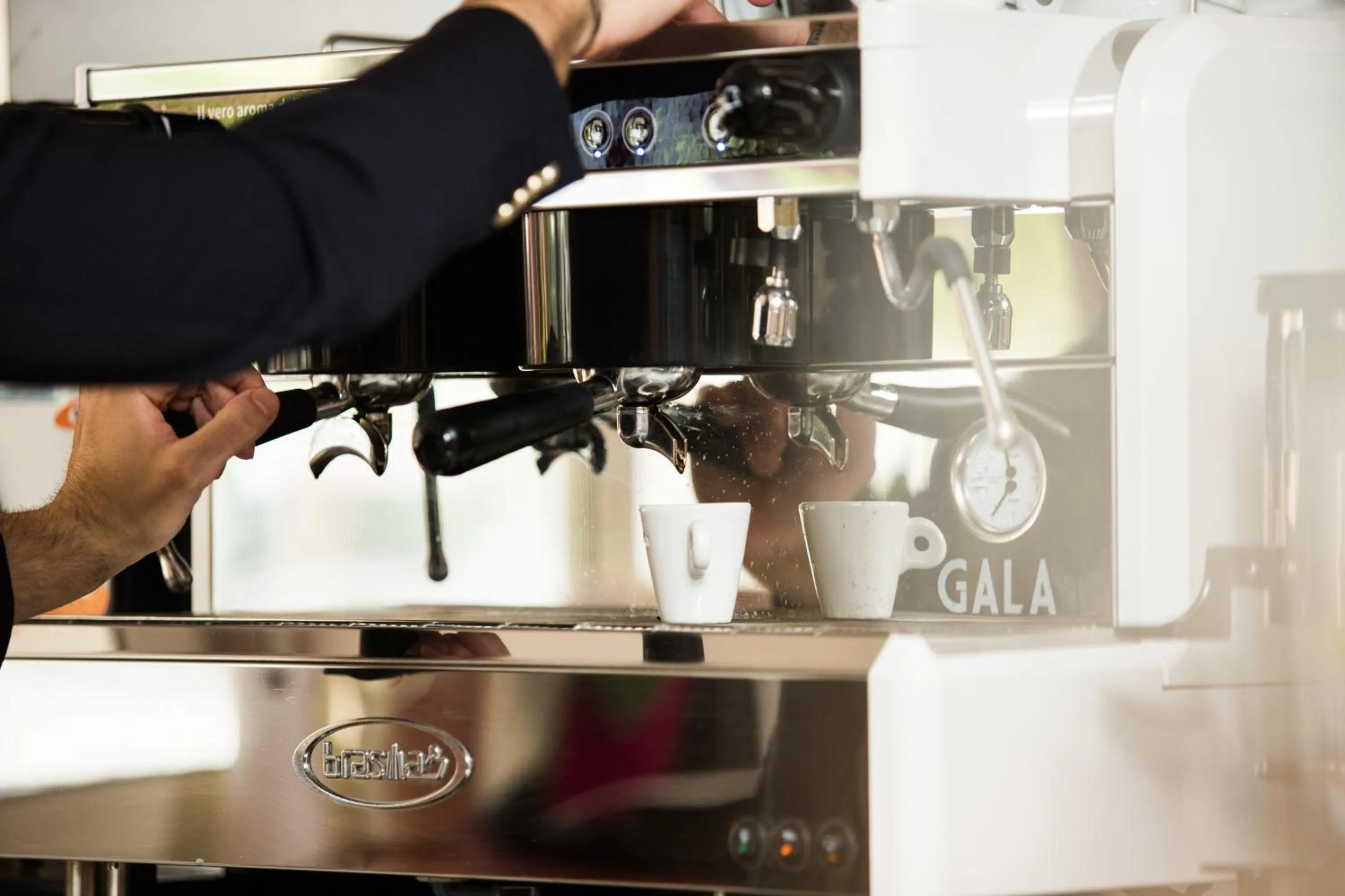 Coffee/tea facilities in Unique Hotel