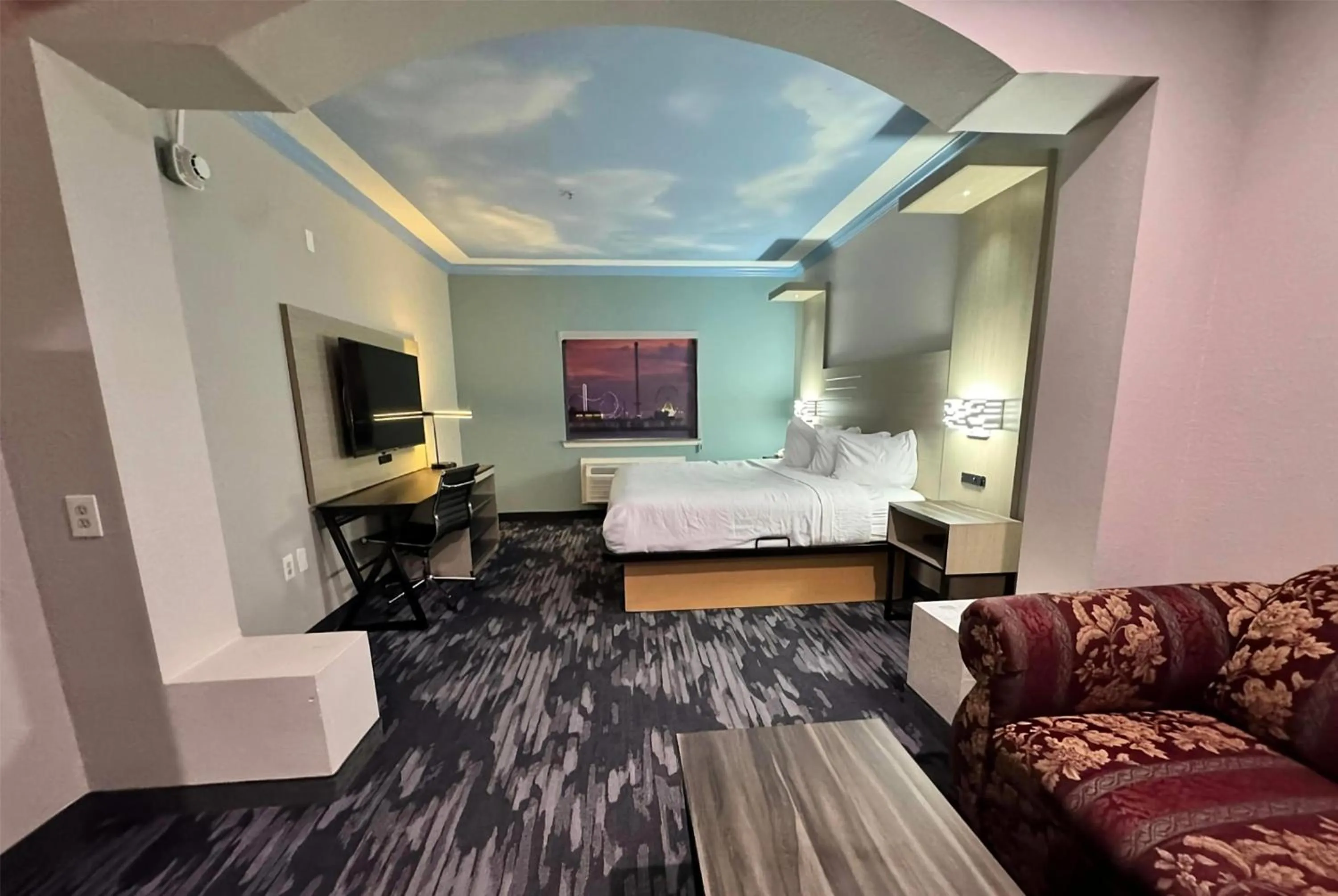 Photo of the whole room, Bed in Baymont by Wyndham Texas City