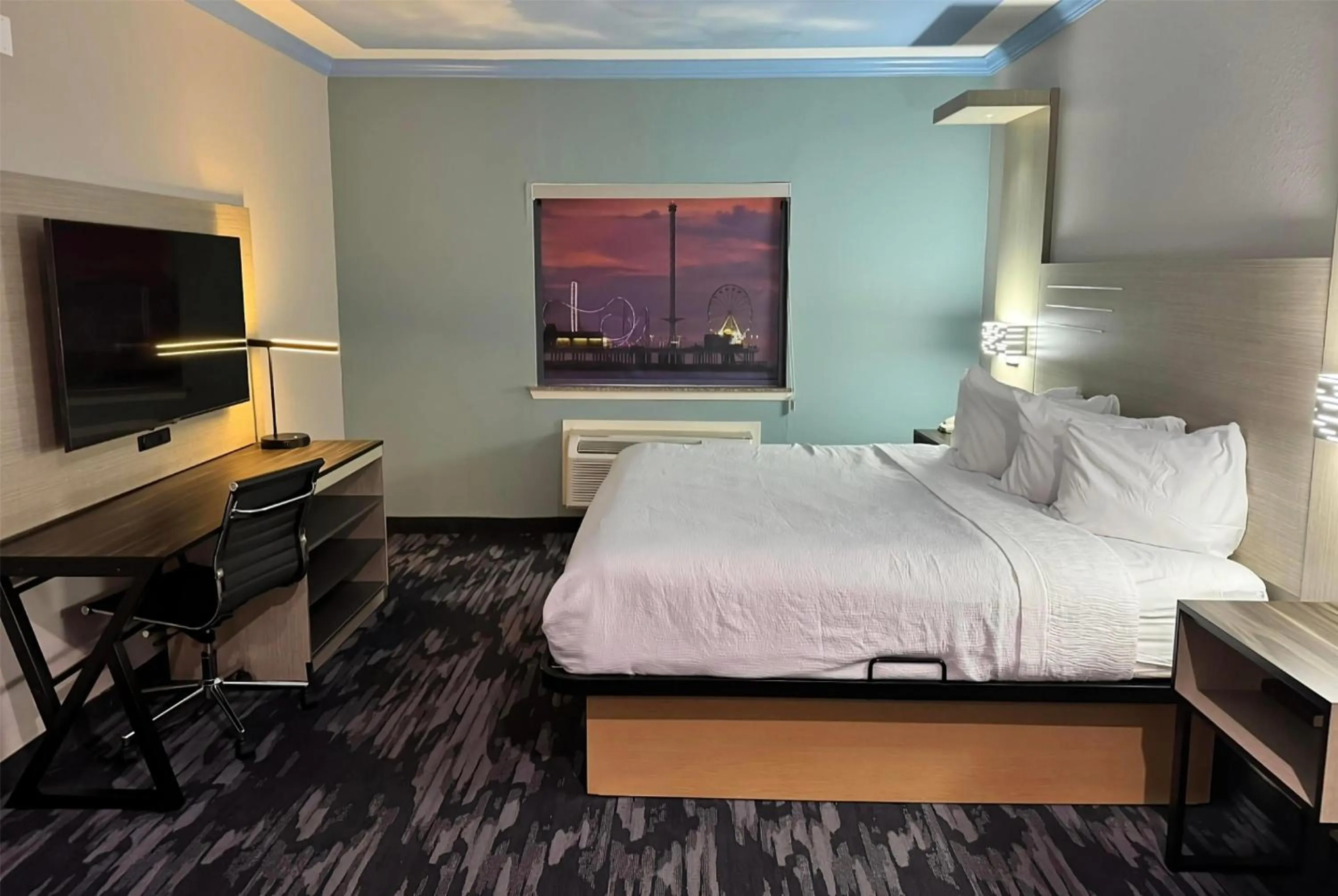 Photo of the whole room, Bed in Baymont by Wyndham Texas City