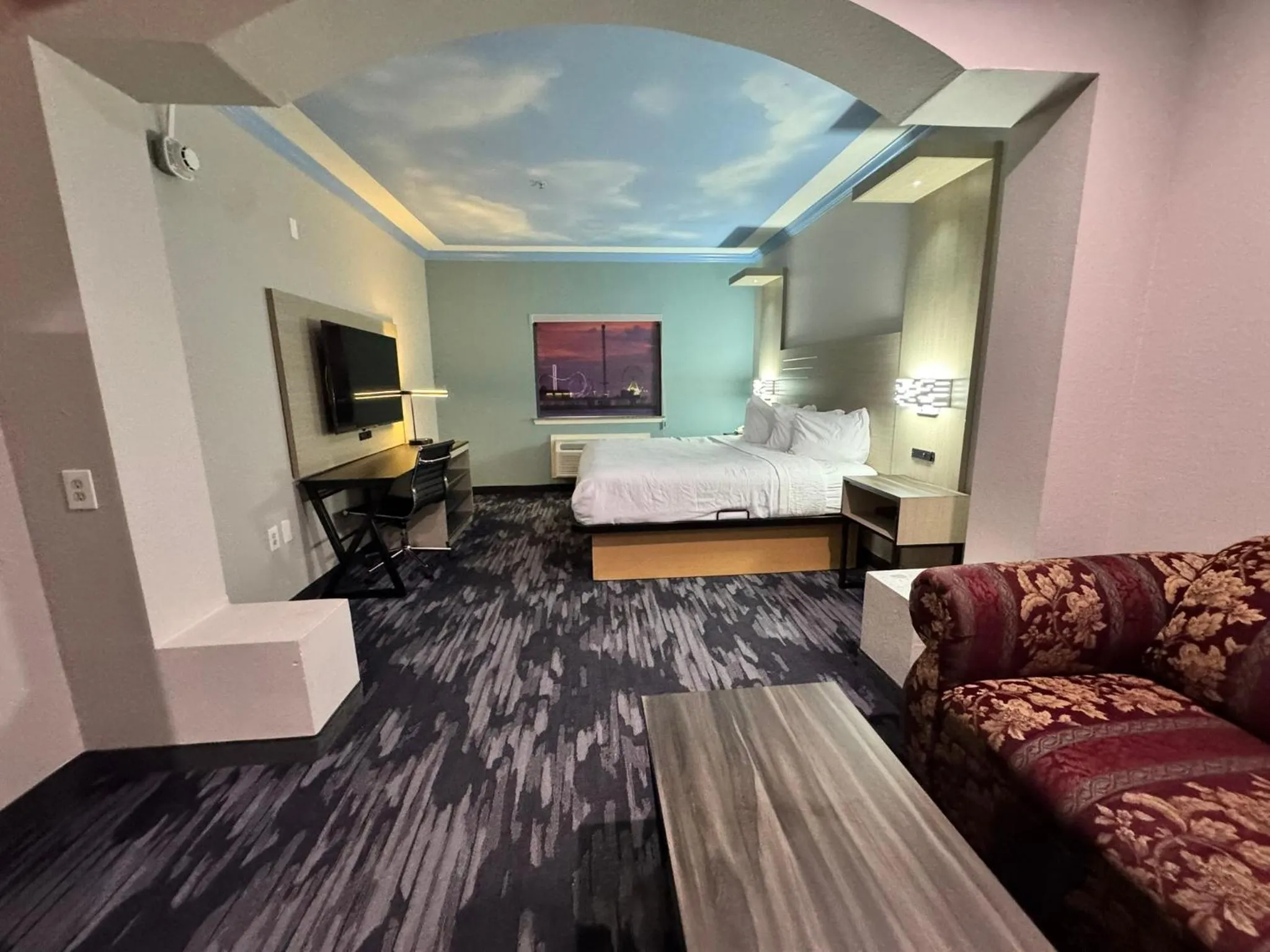 Photo of the whole room, Bed in Baymont by Wyndham Texas City