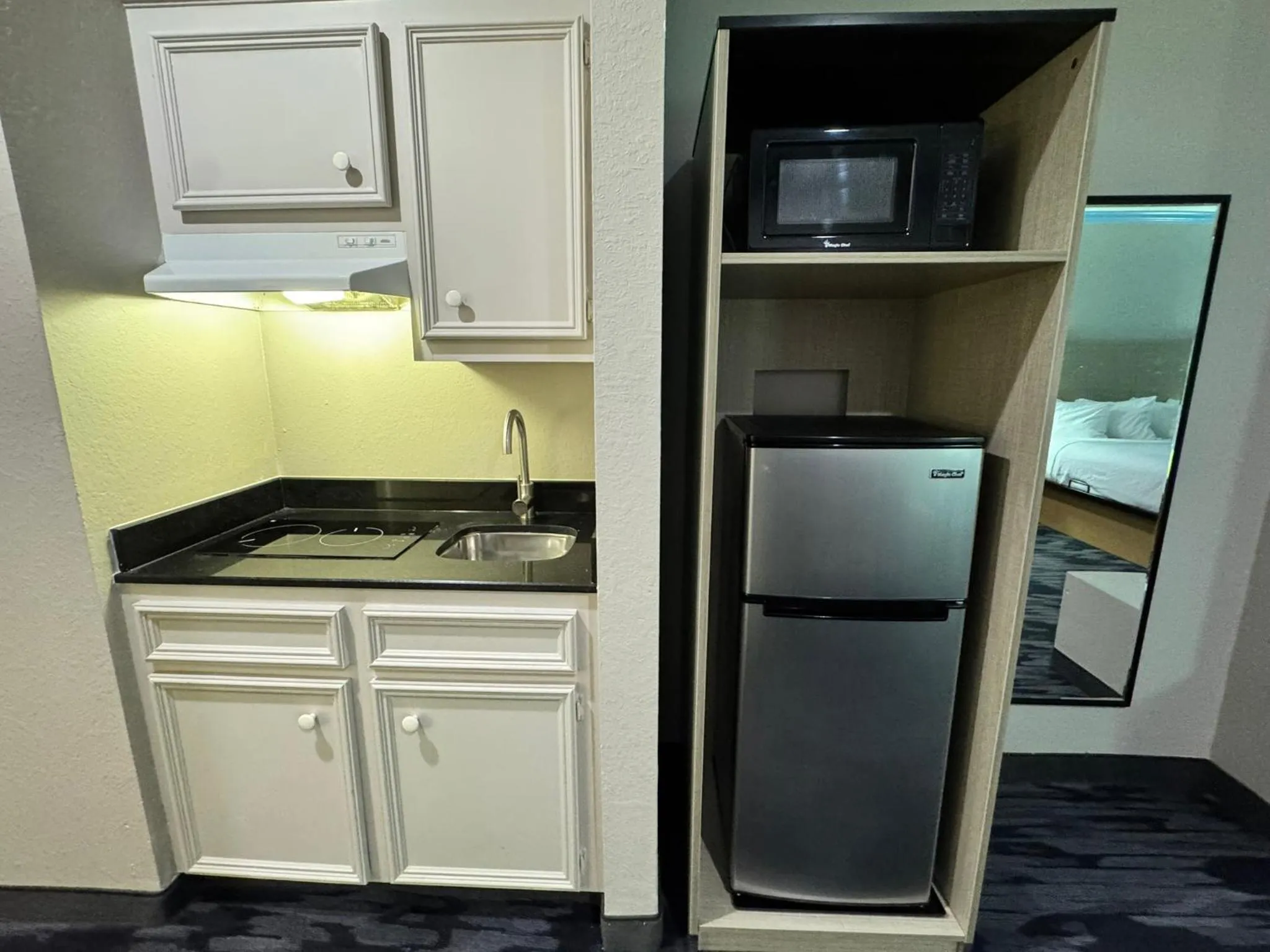 Kitchen or kitchenette in Baymont by Wyndham Texas City
