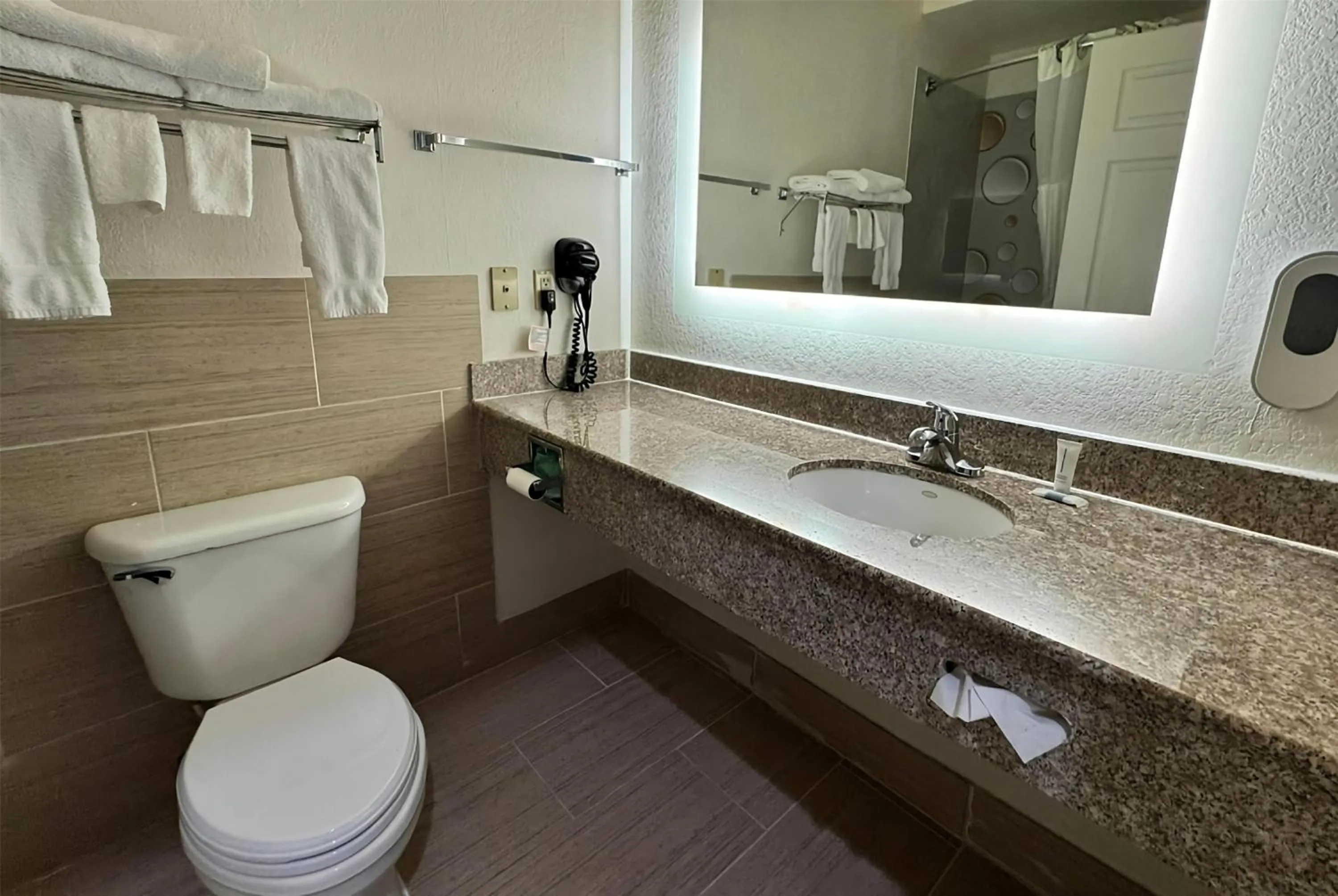 Photo of the whole room in Baymont by Wyndham Texas City