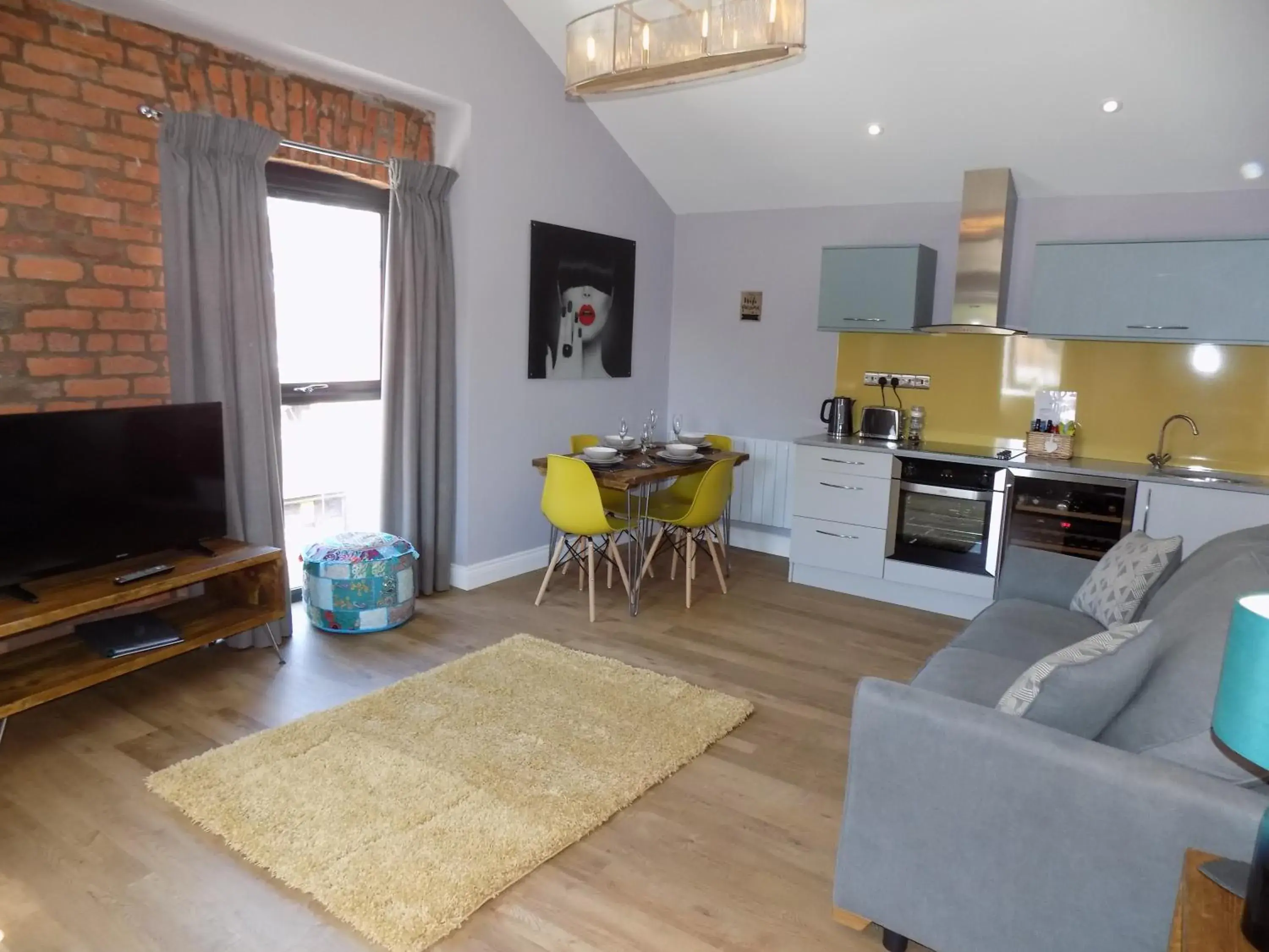 Largest Superior One Bedroom Apartment in The Old Wool House Apartments Largest Superior One Bedroom Apartment in The Old Wool House Apartments