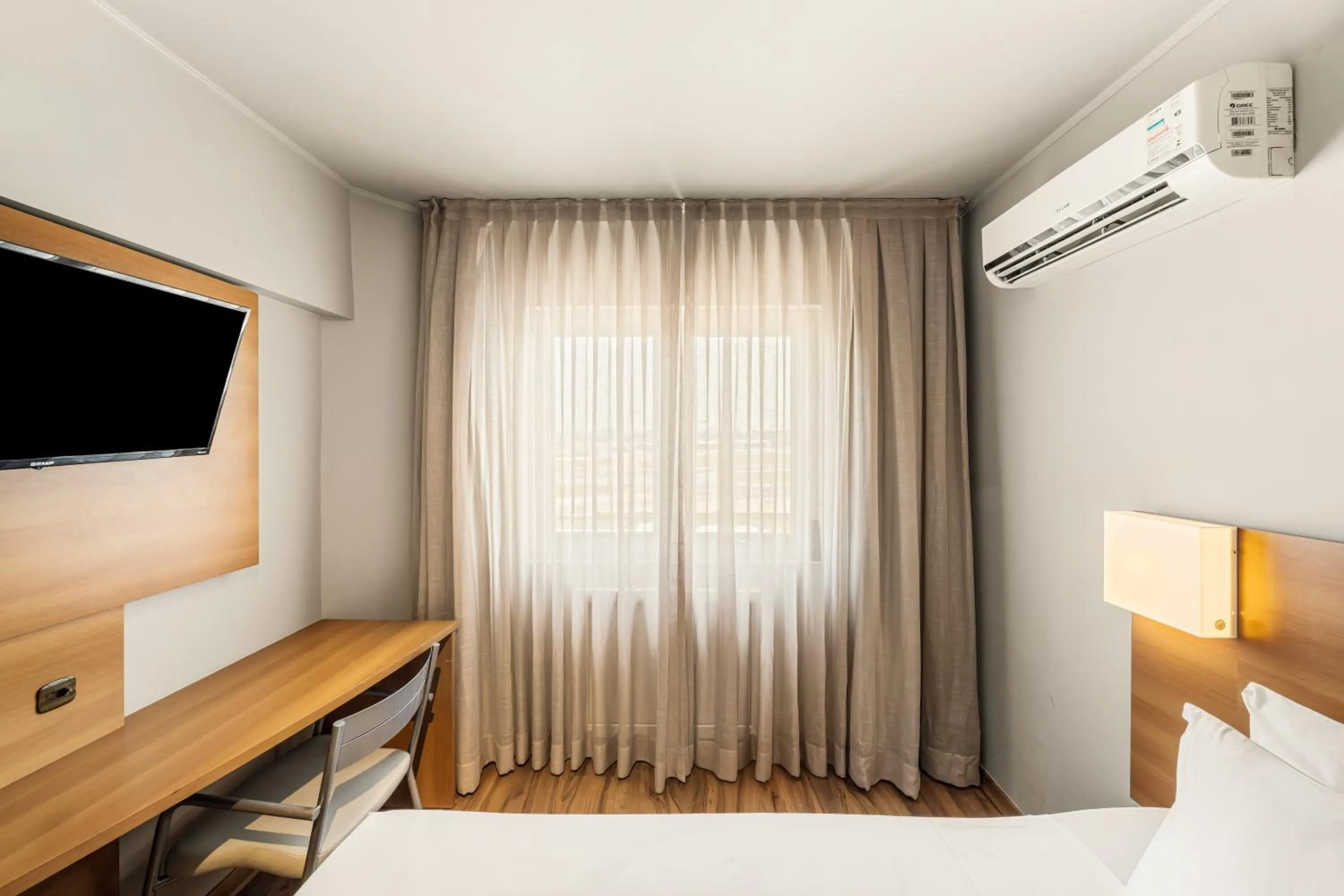 TV and multimedia, Bed in Slim Hotel São Paulo Congonhas