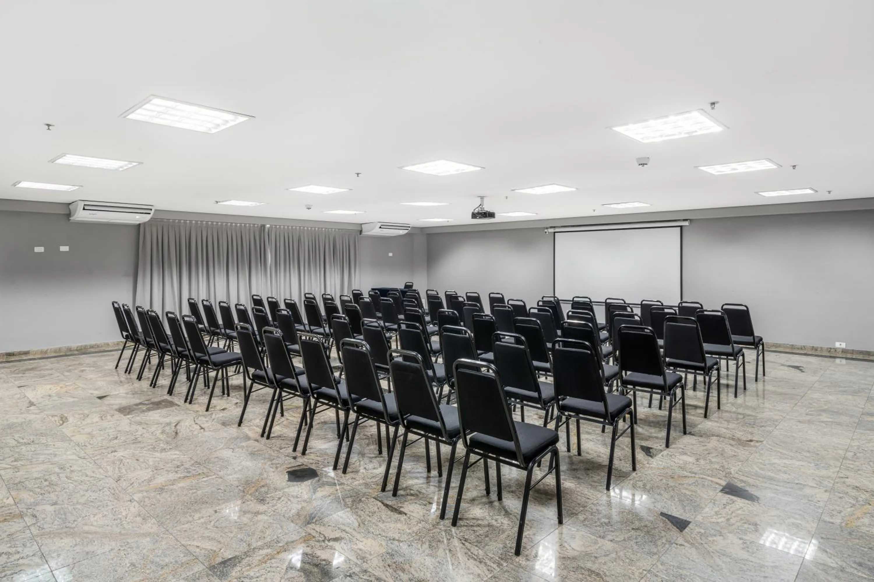 Meeting/conference room in Slim Hotel São Paulo Congonhas