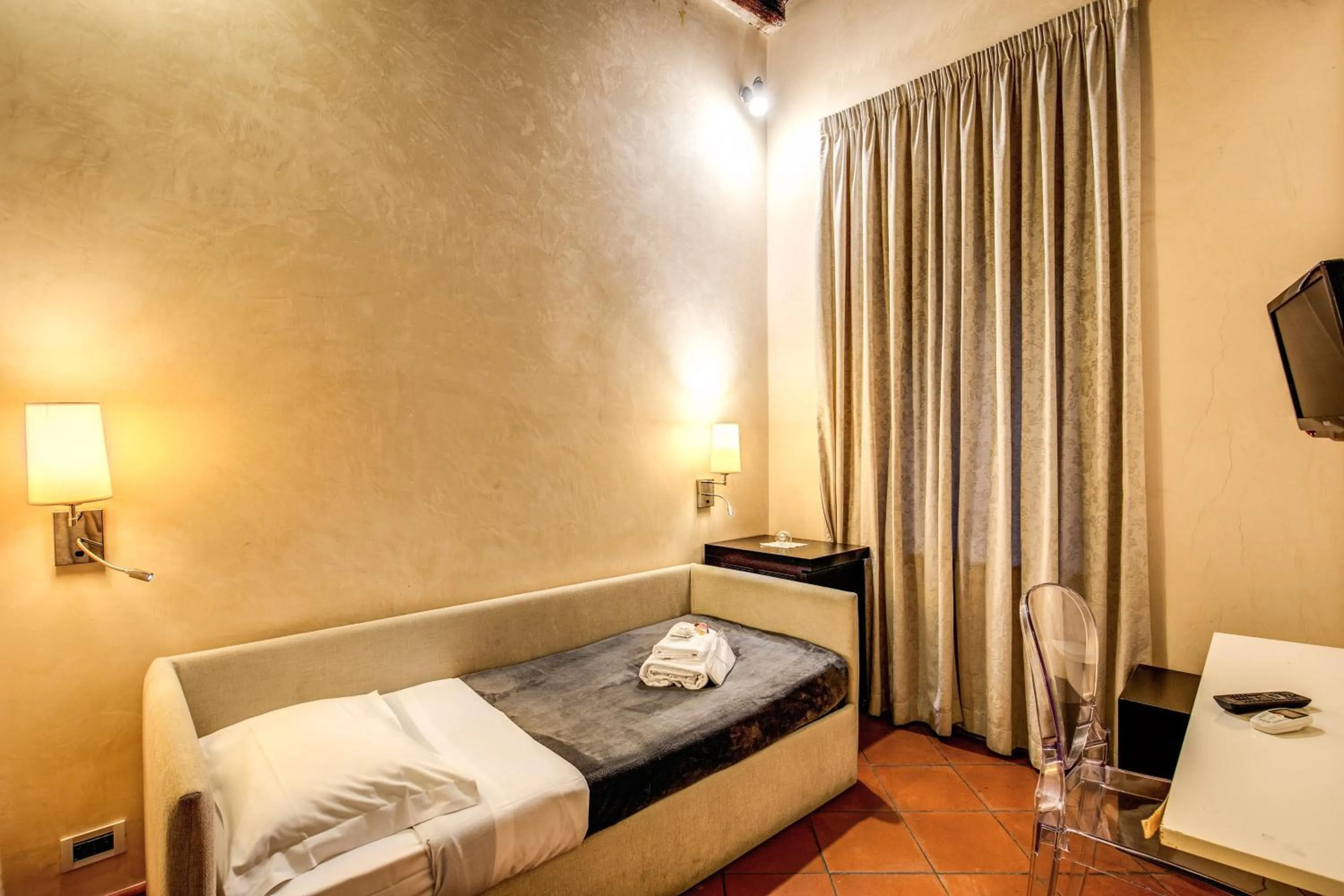 Bed in Guest House o Affittacamere Magenta Fico 2