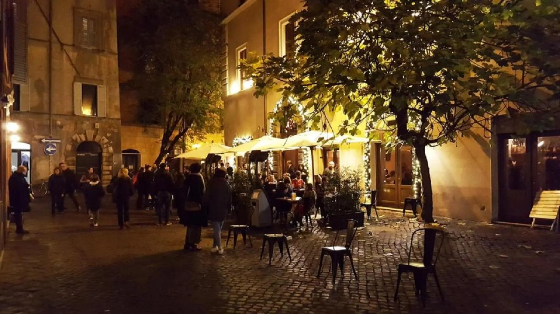 Neighbourhood in Guest House o Affittacamere Magenta Fico 2