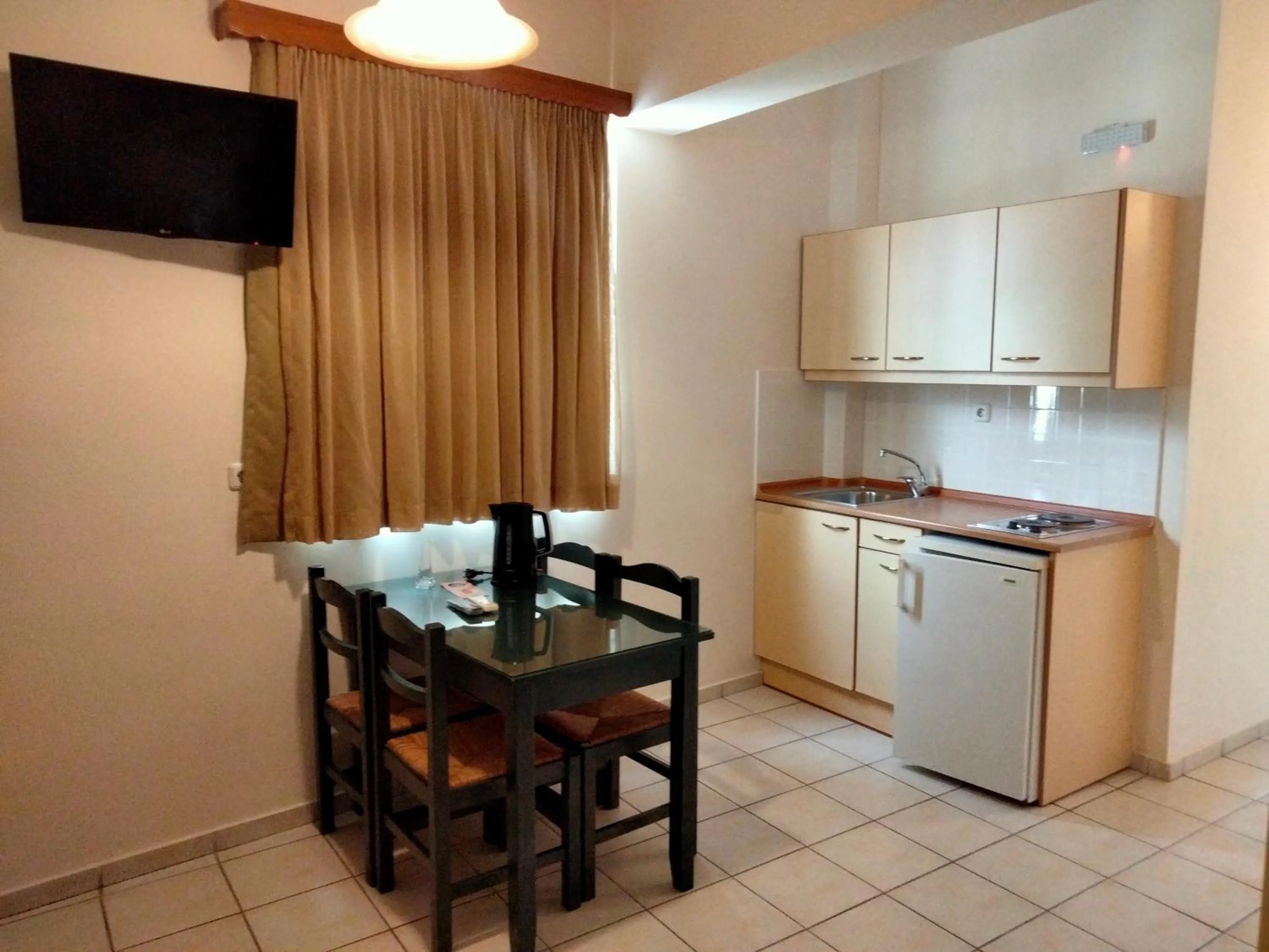 Kitchen or kitchenette in Zannis Hotel