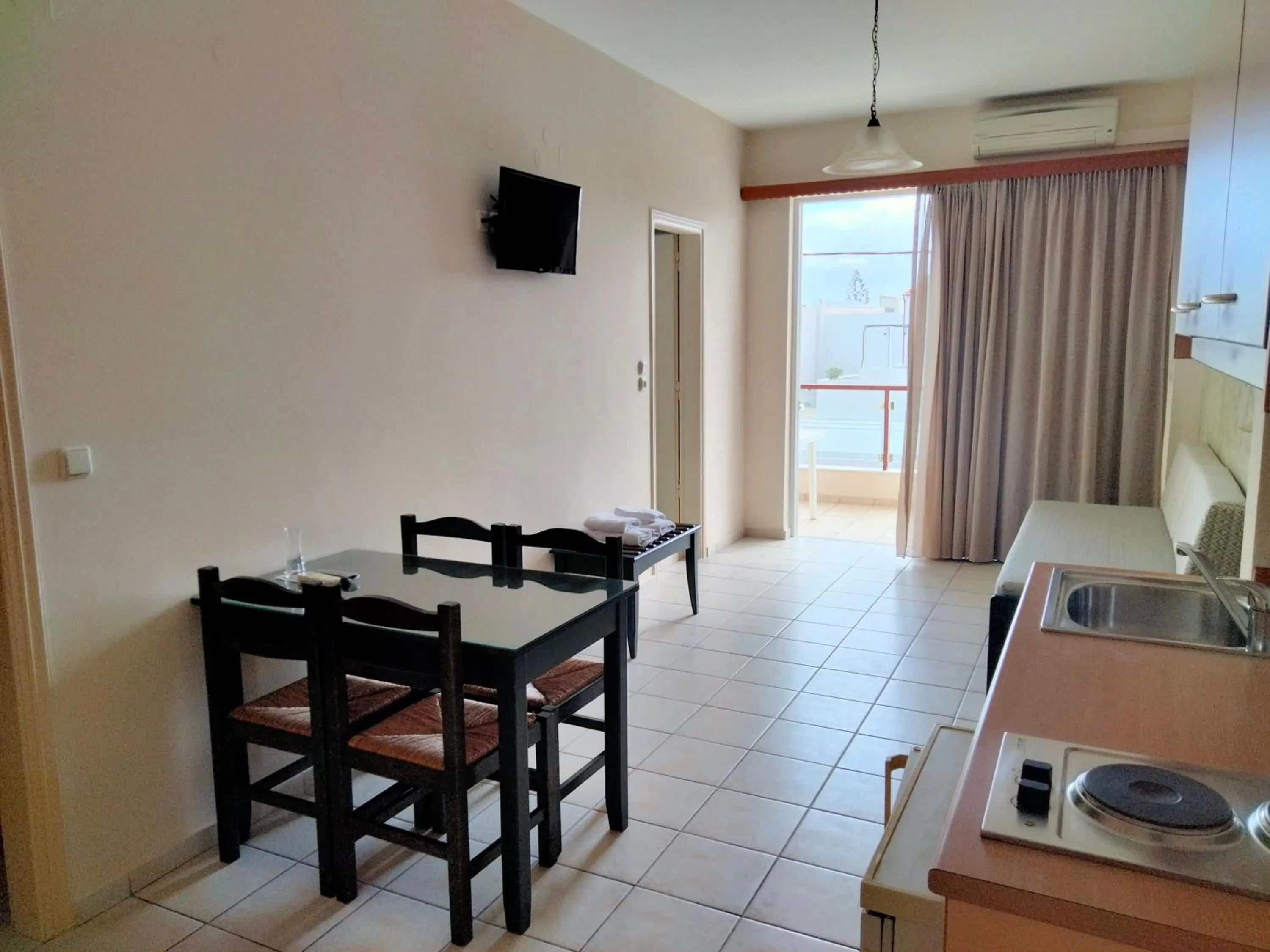 Kitchen or kitchenette in Zannis Hotel