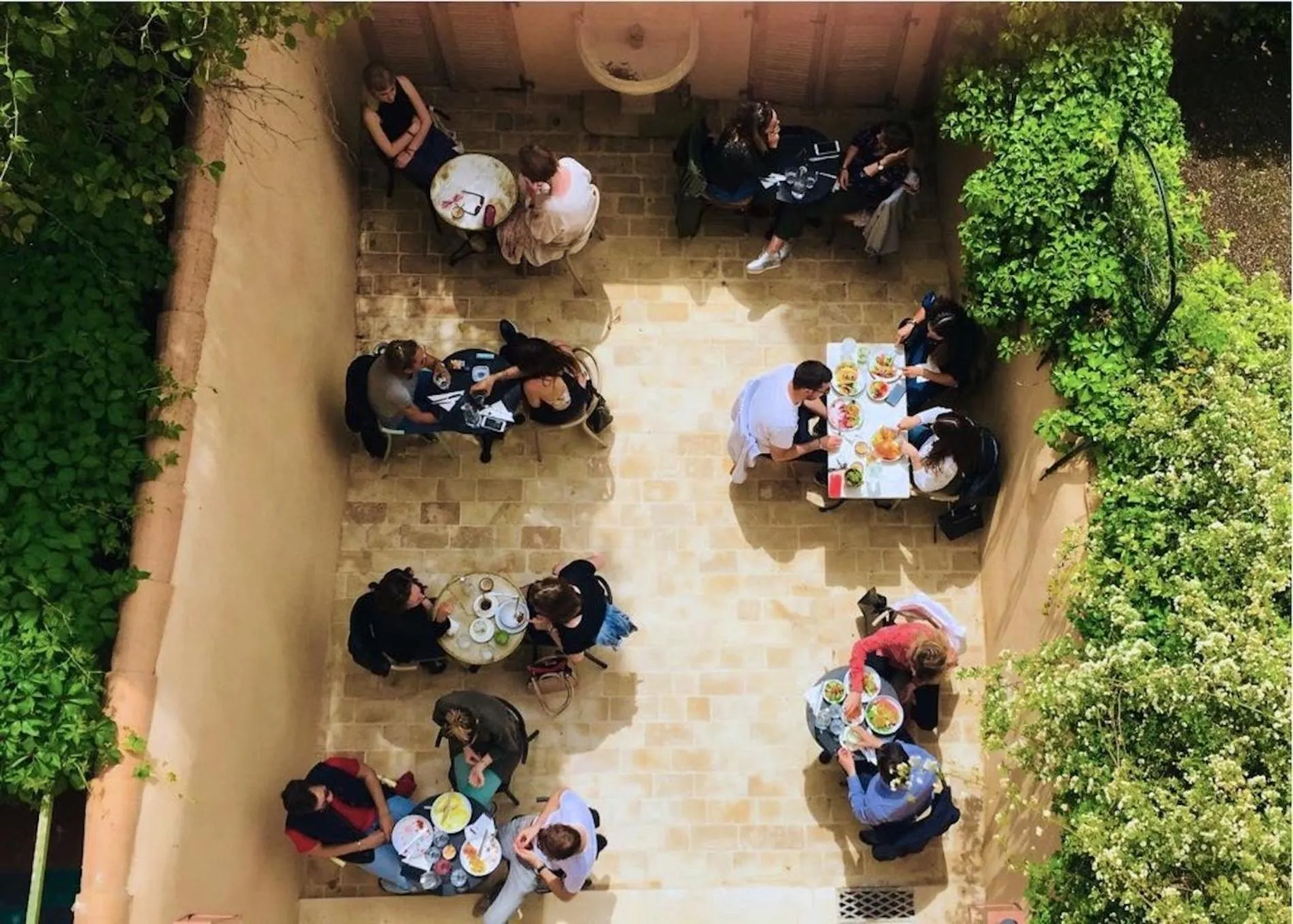 Restaurant/places to eat in Maison Du Collectionneur