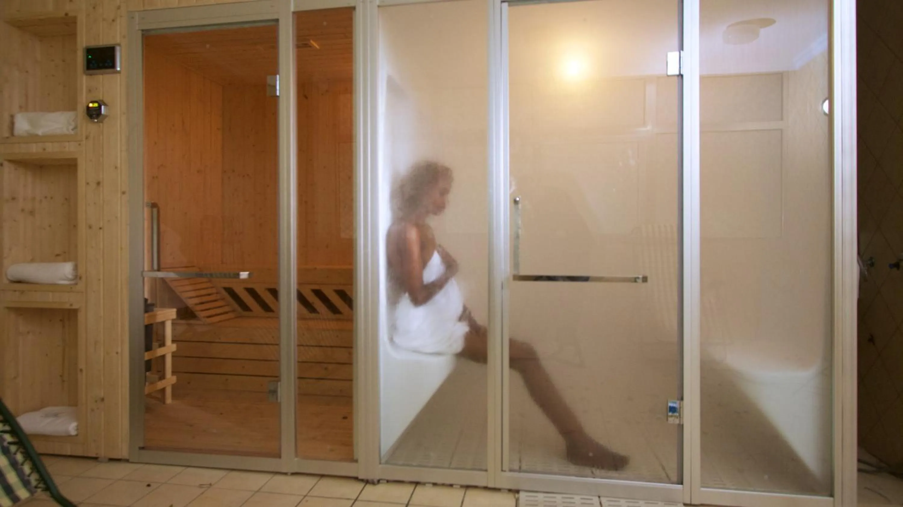 Sauna in Yinm Furnished Apartment