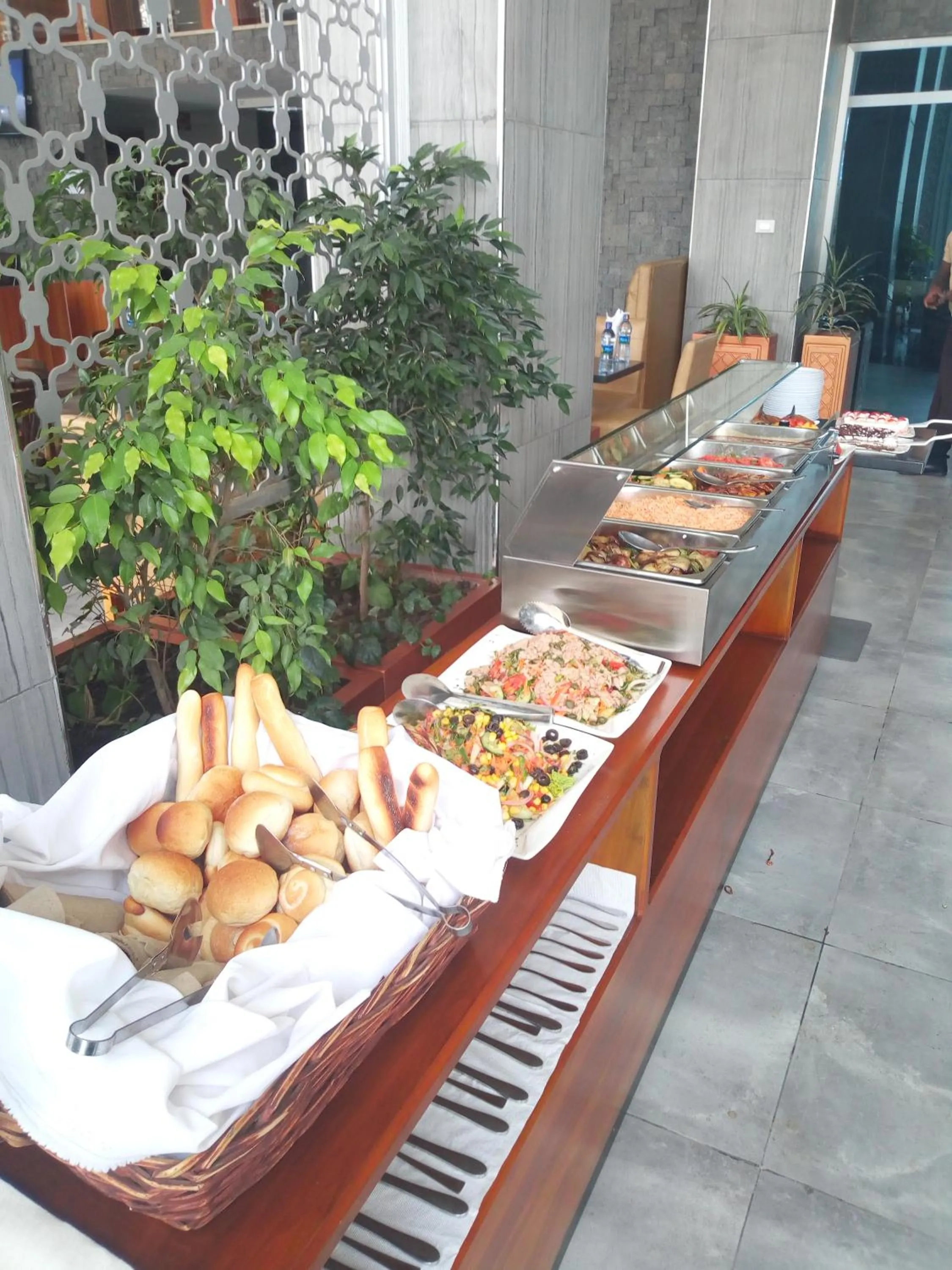 Restaurant/places to eat in Yinm Furnished Apartment