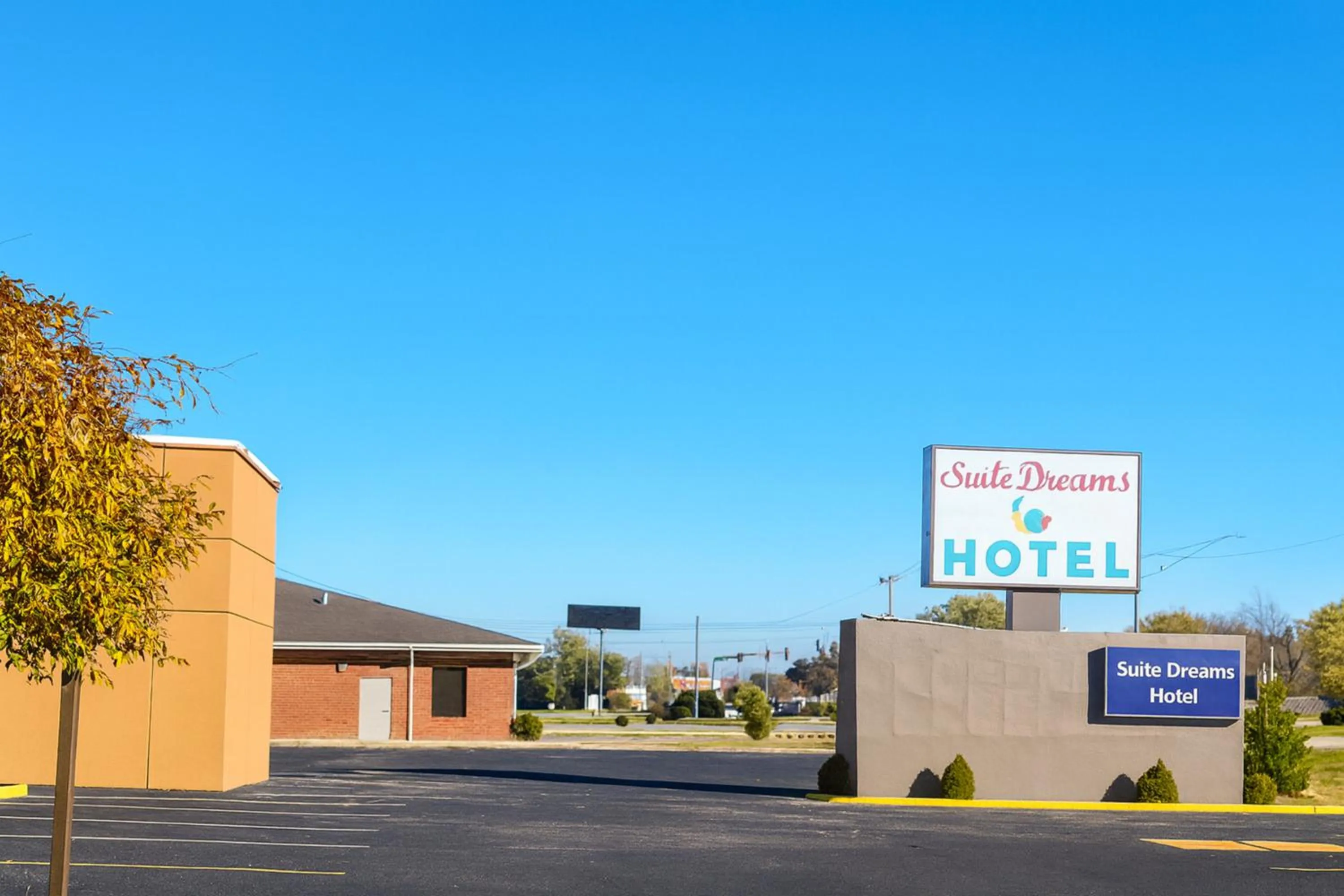 Property building in Suite Dreams Motel By Capital O Mattoon I - 57