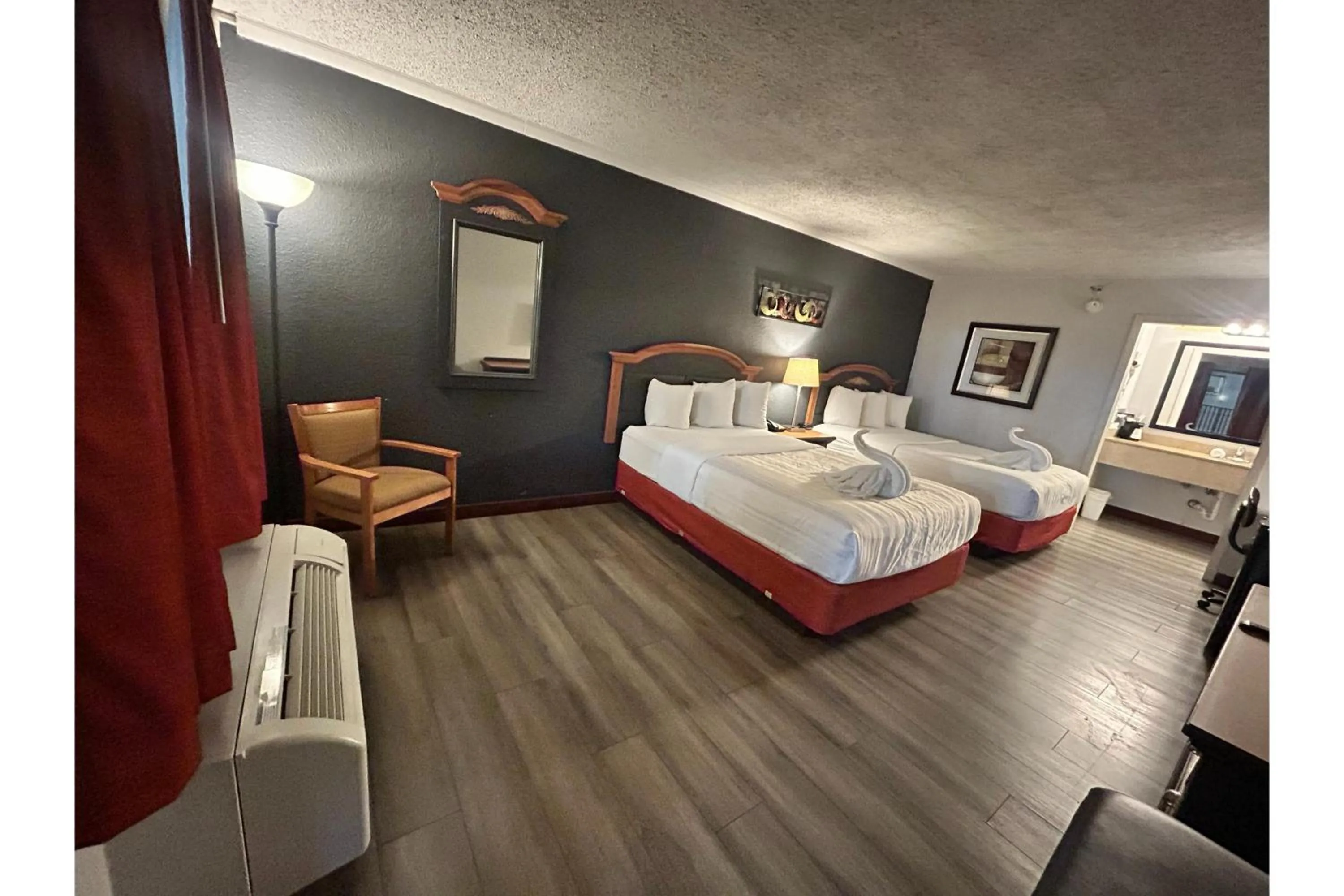 Bedroom, Bed in Suite Dreams Motel By Capital O Mattoon I - 57