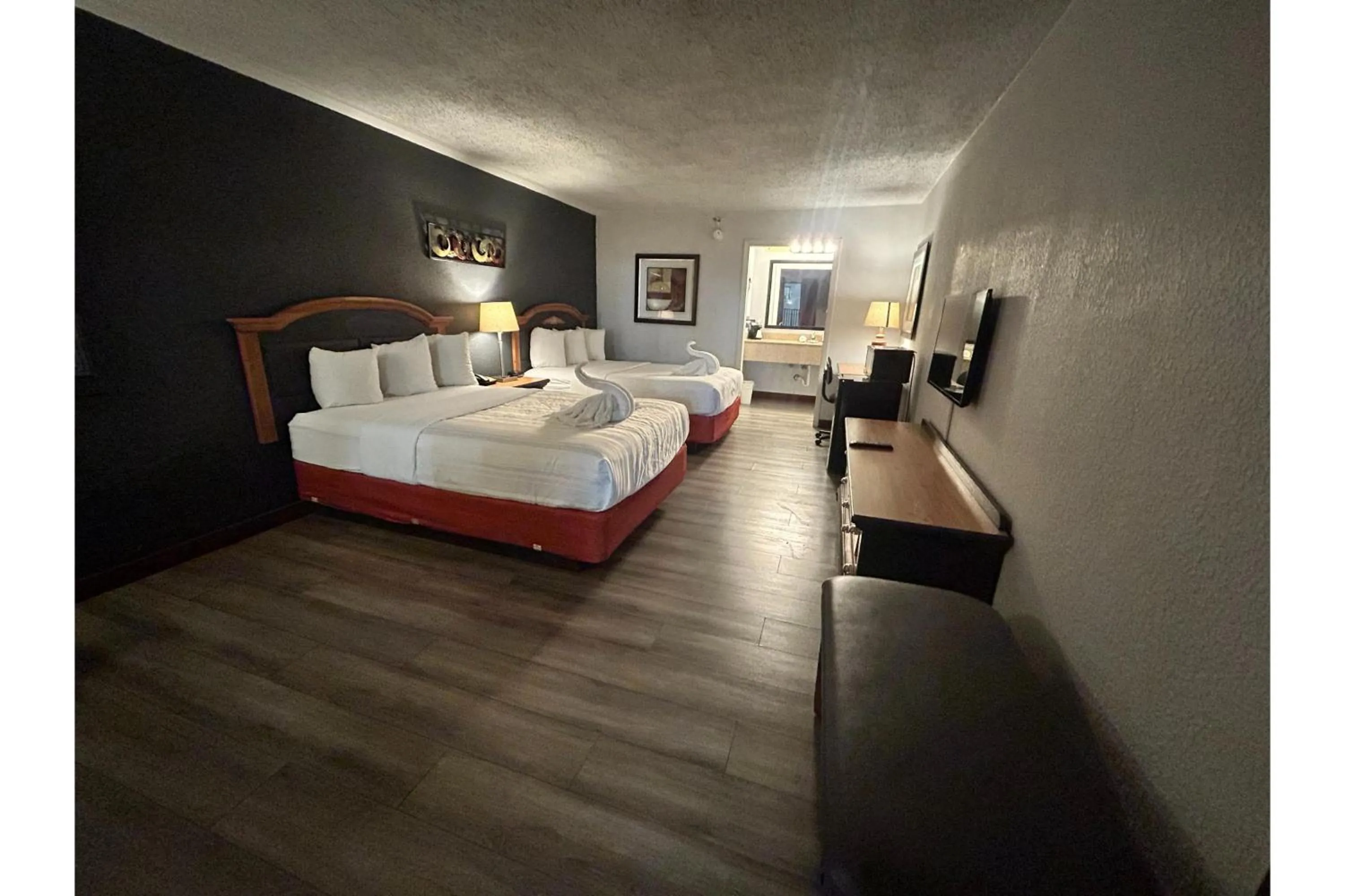 Bedroom, Bed in Suite Dreams Motel By Capital O Mattoon I - 57