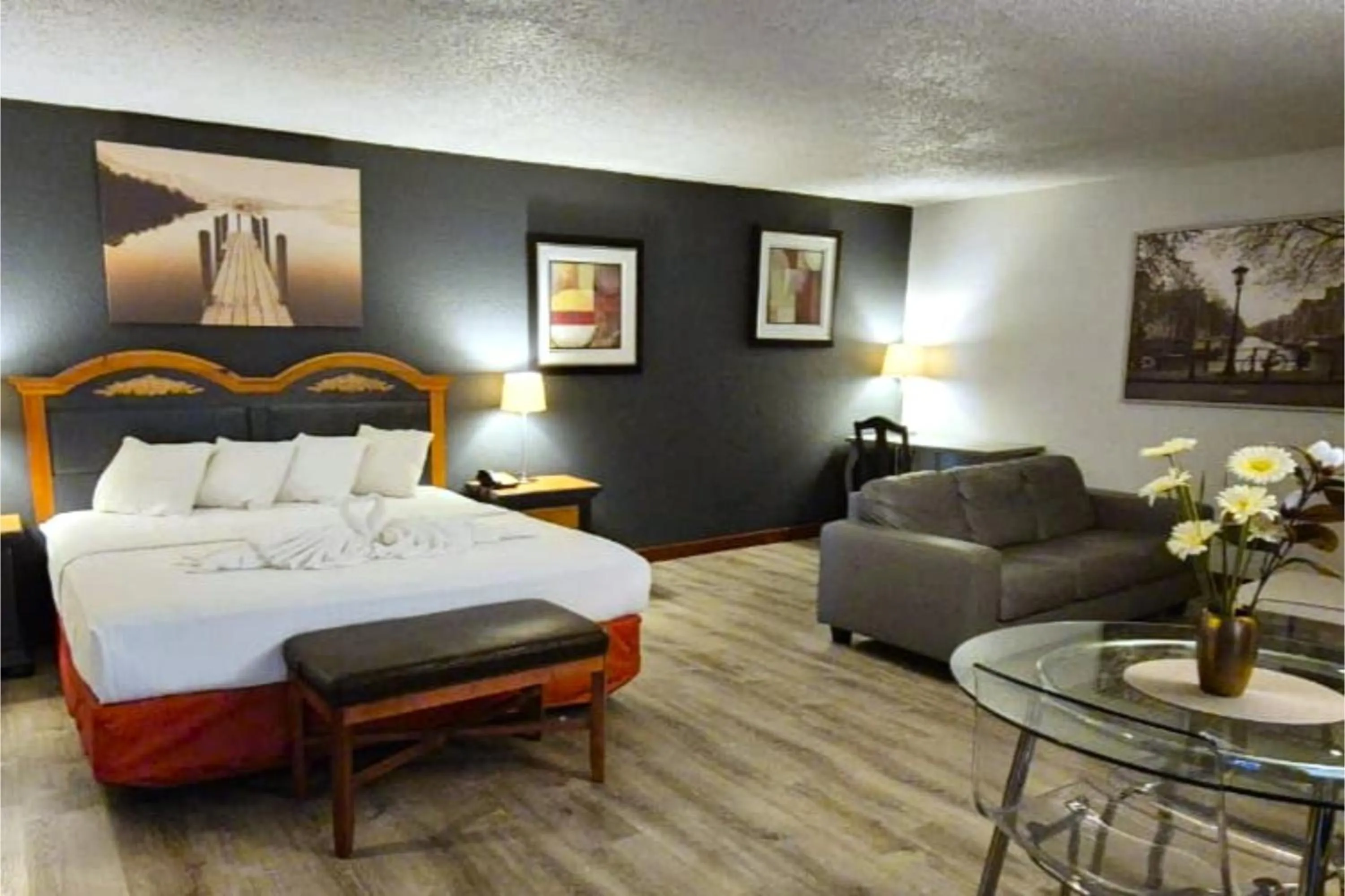 Bedroom, Bed in Suite Dreams Motel By Capital O Mattoon I - 57