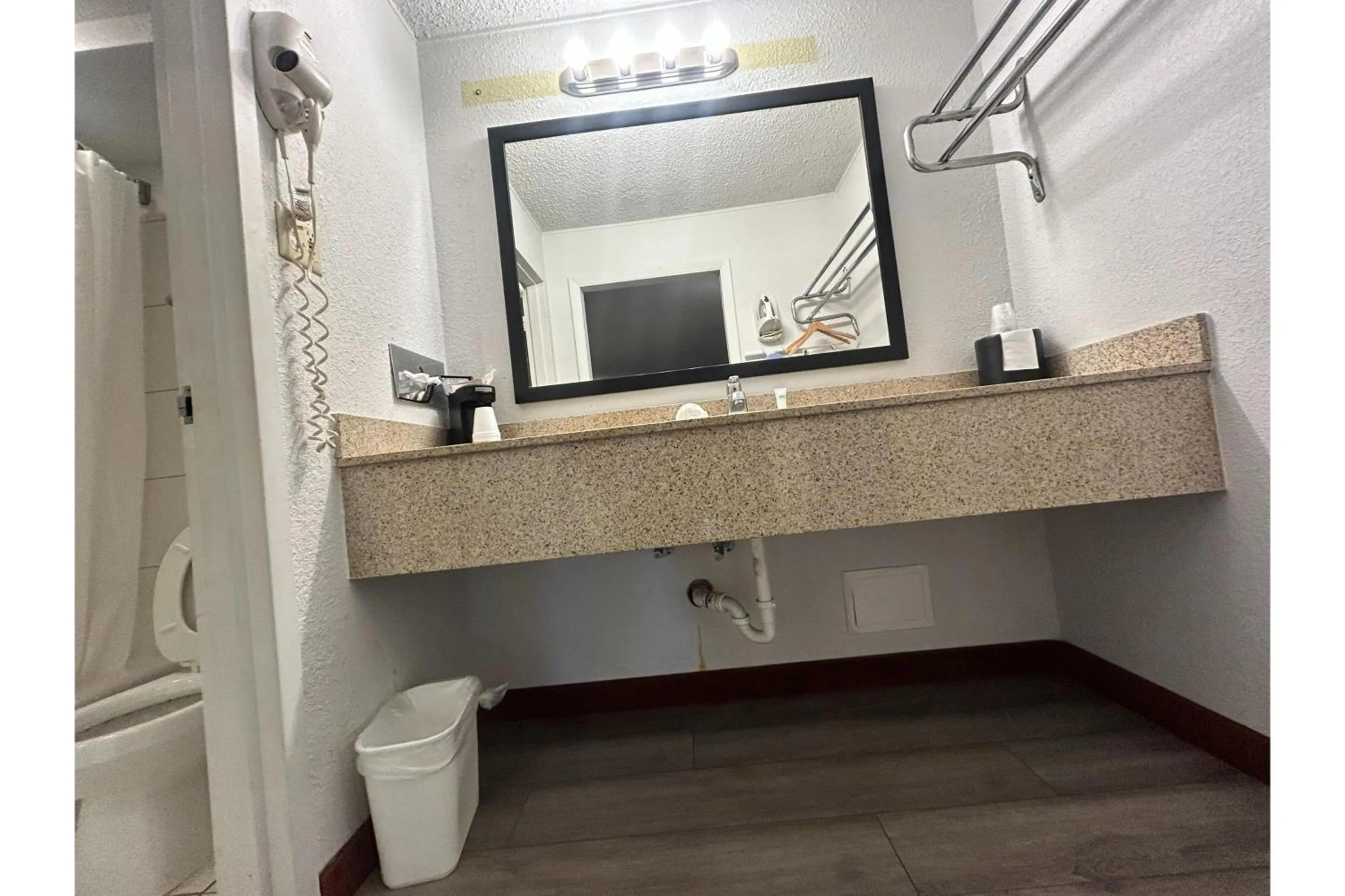 Bathroom in Suite Dreams Motel By Capital O Mattoon I - 57