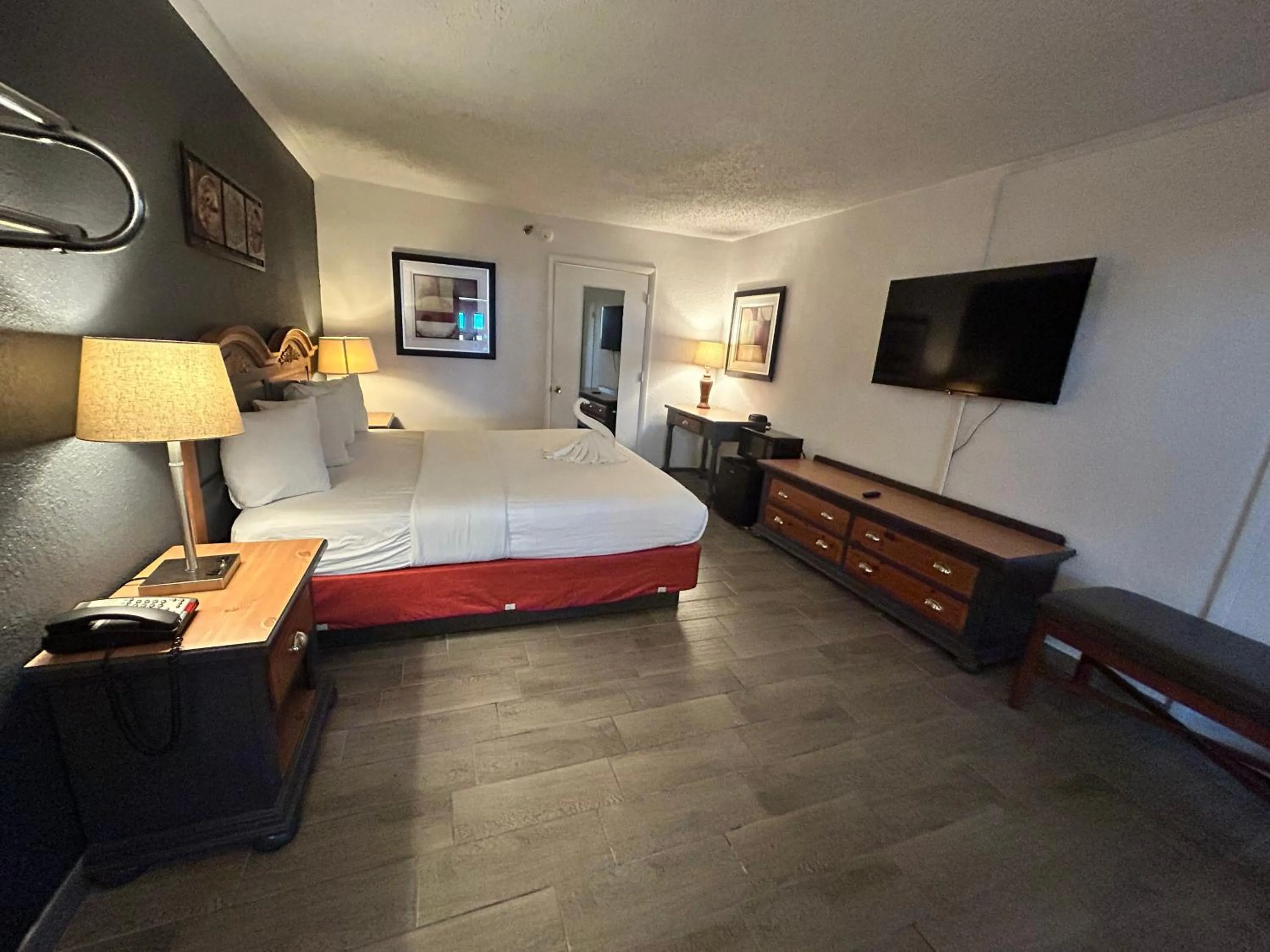 King Bed Smoking in Suite Dreams Motel By Capital O Mattoon I - 57