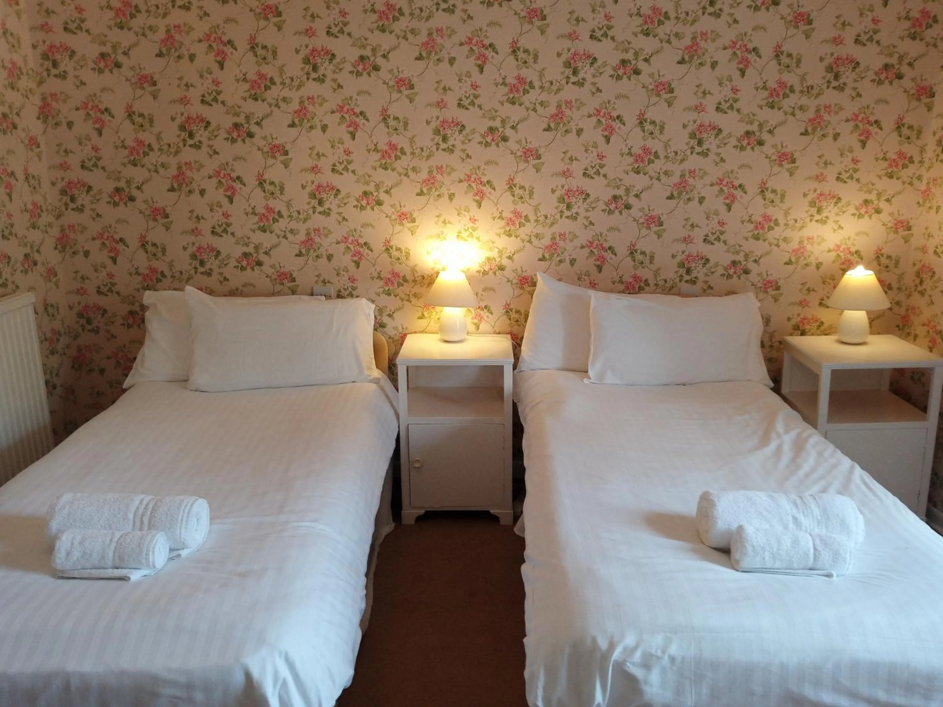 Bed in Blue Bell Hotel