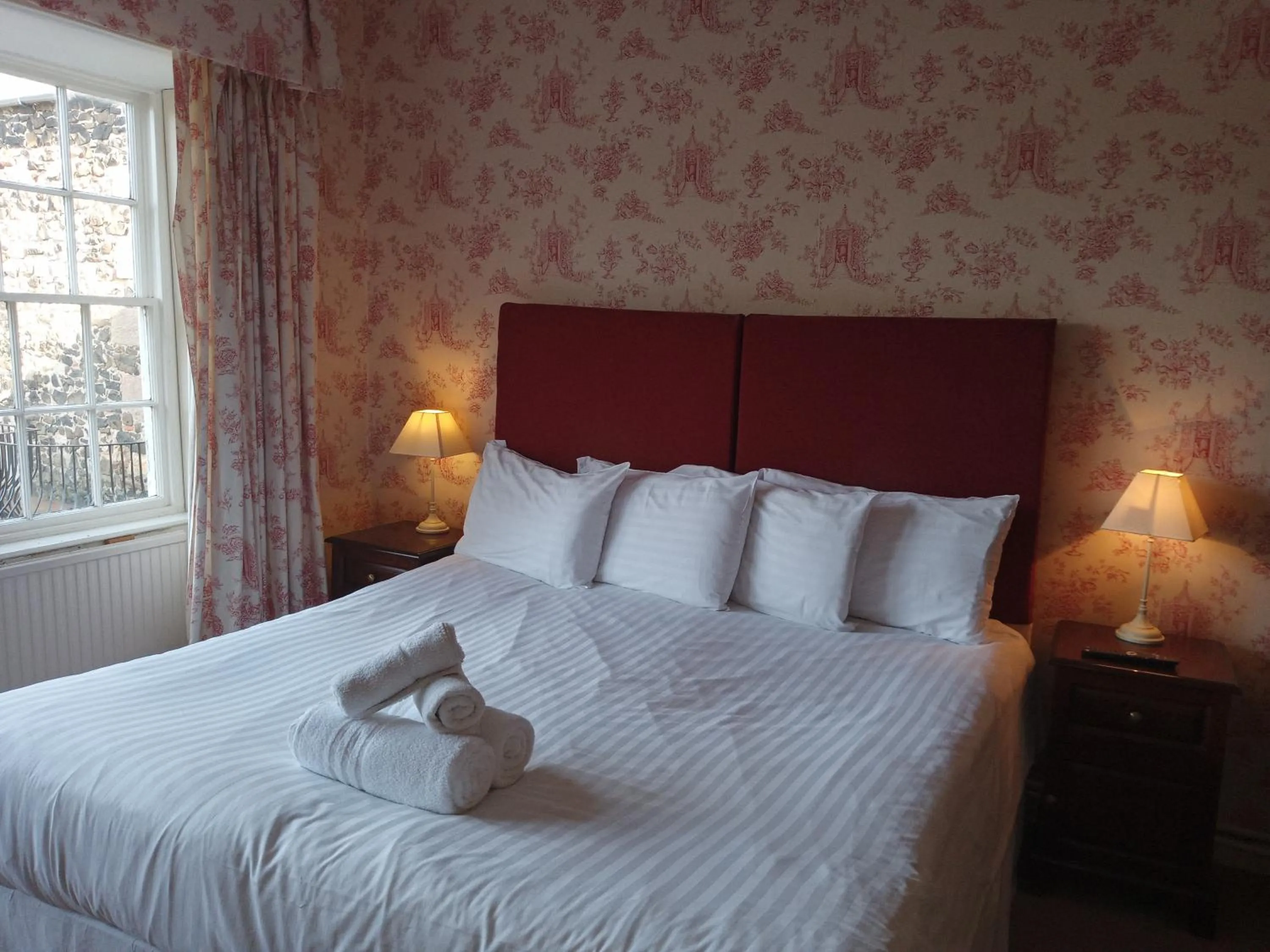 Bed in Blue Bell Hotel