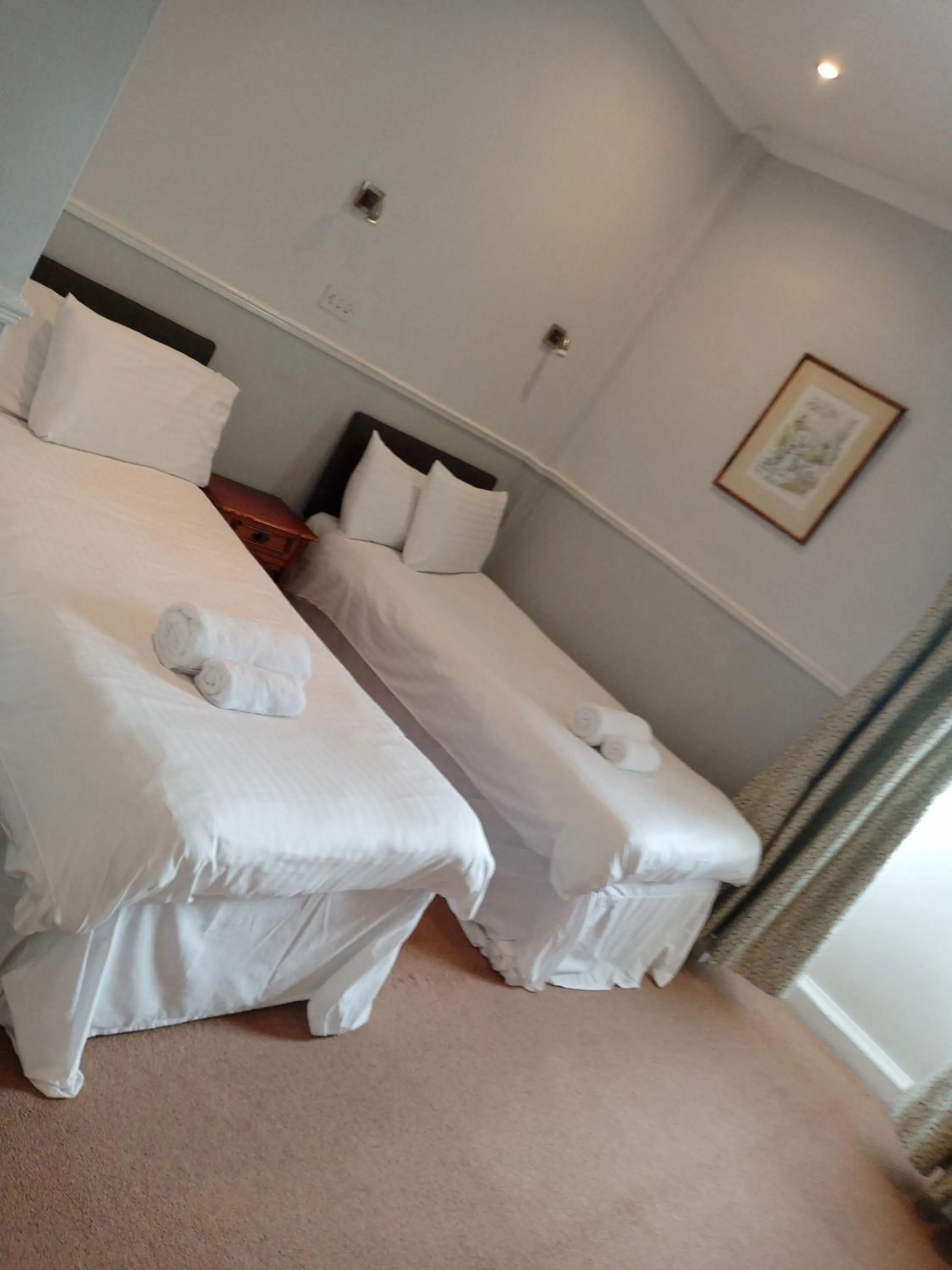 Bed in Blue Bell Hotel