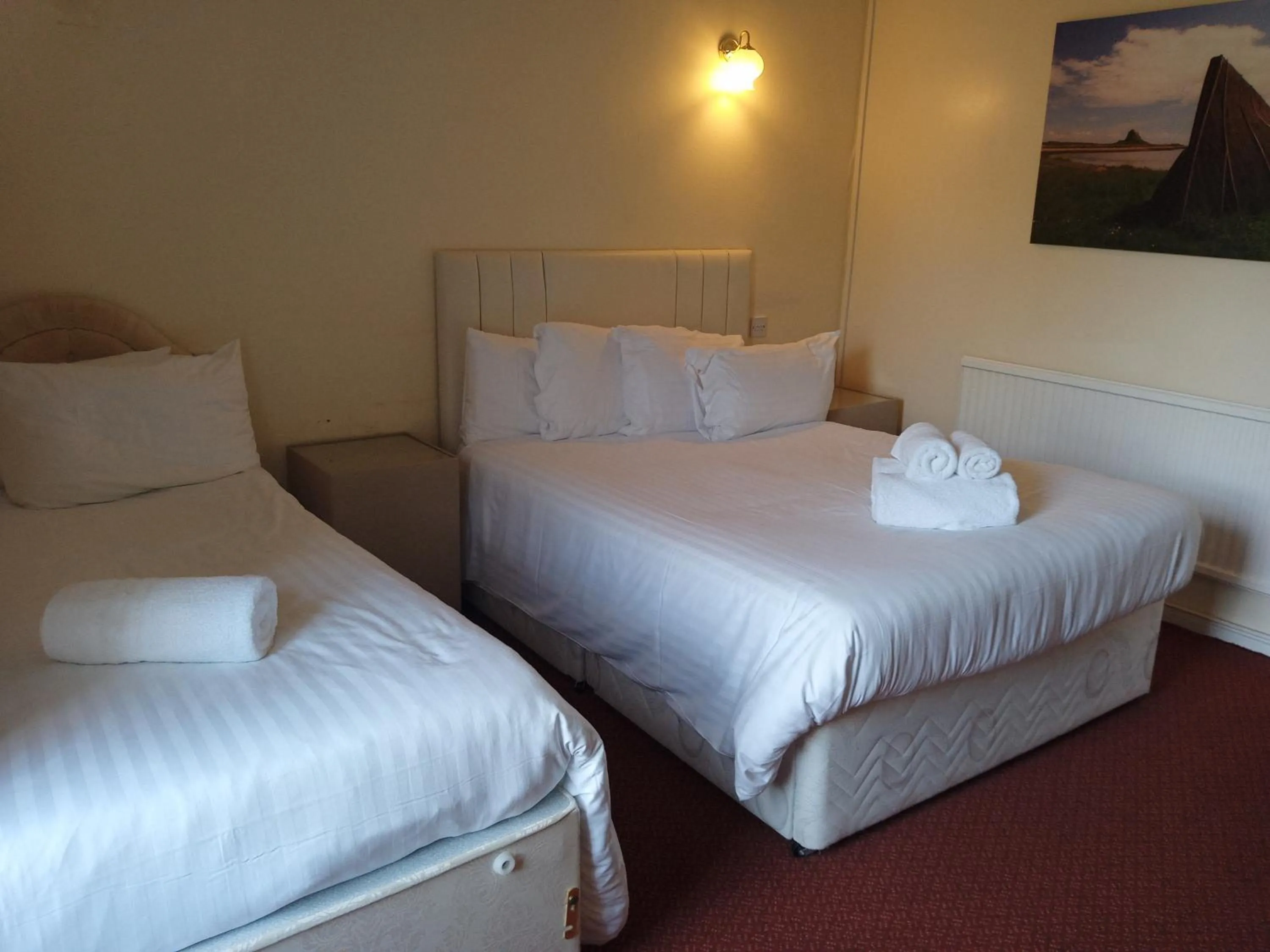 Bed in Blue Bell Hotel