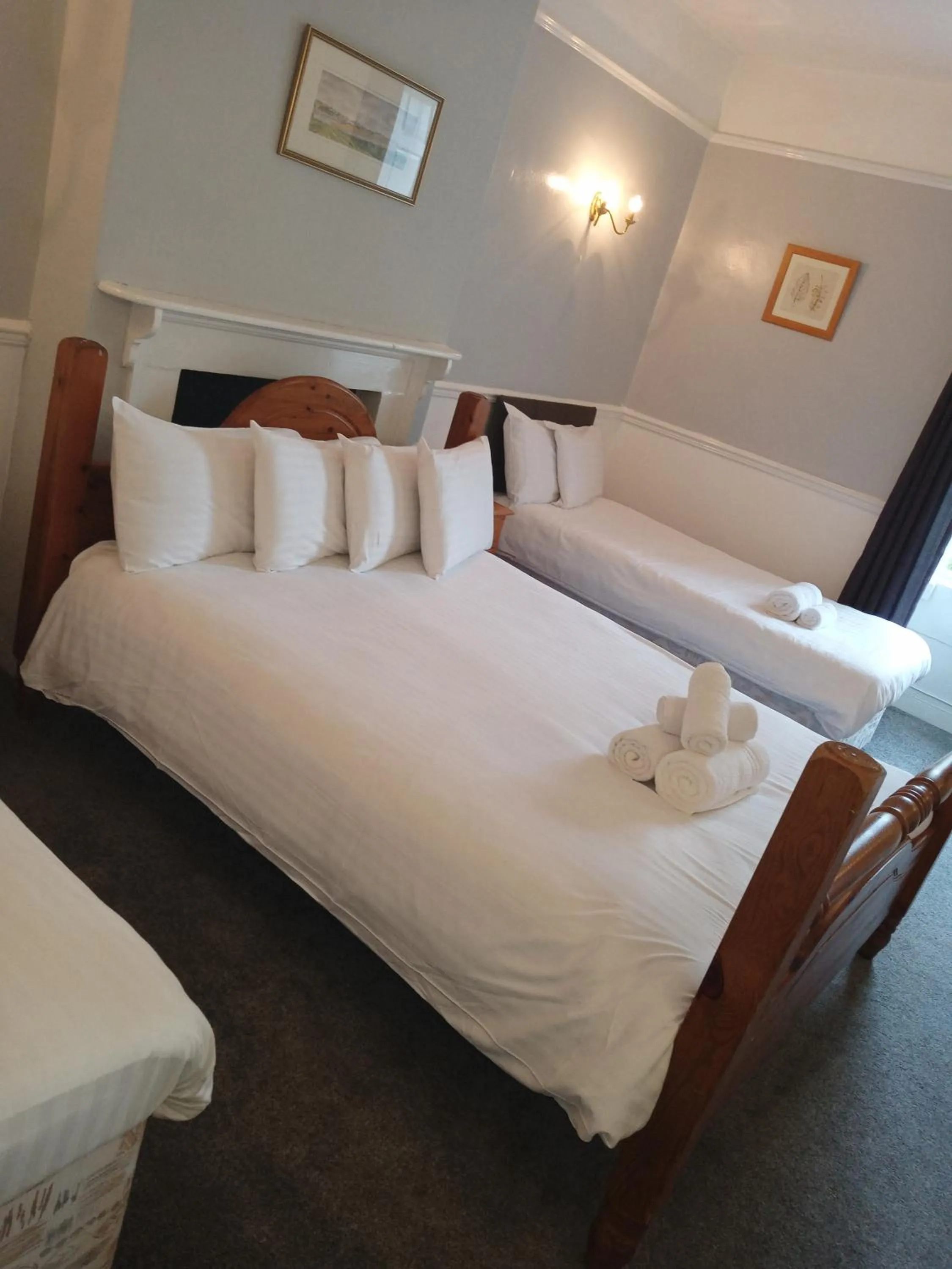 Bed in Blue Bell Hotel