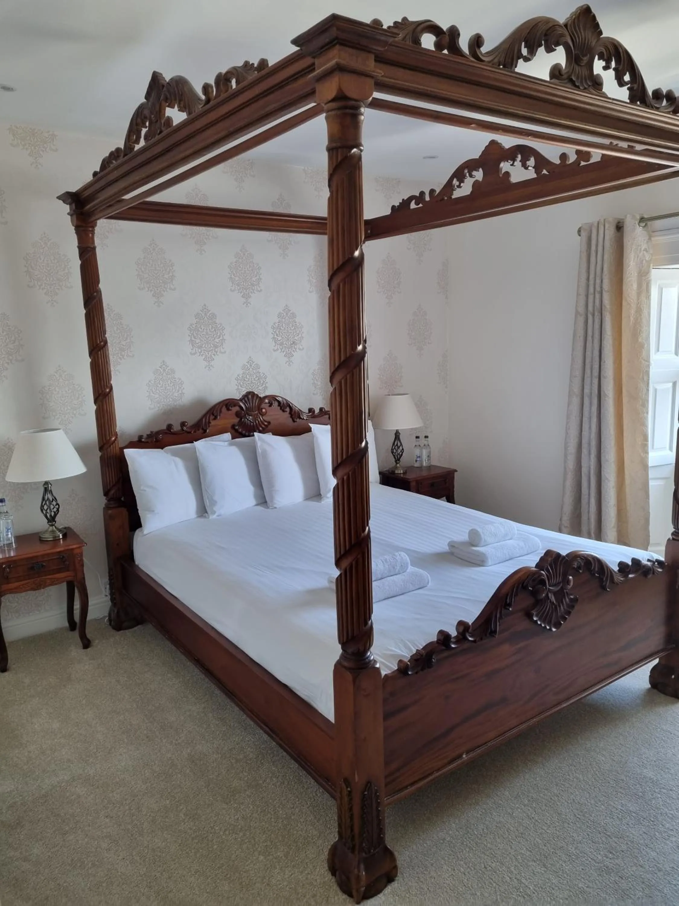 Bed in Blue Bell Hotel