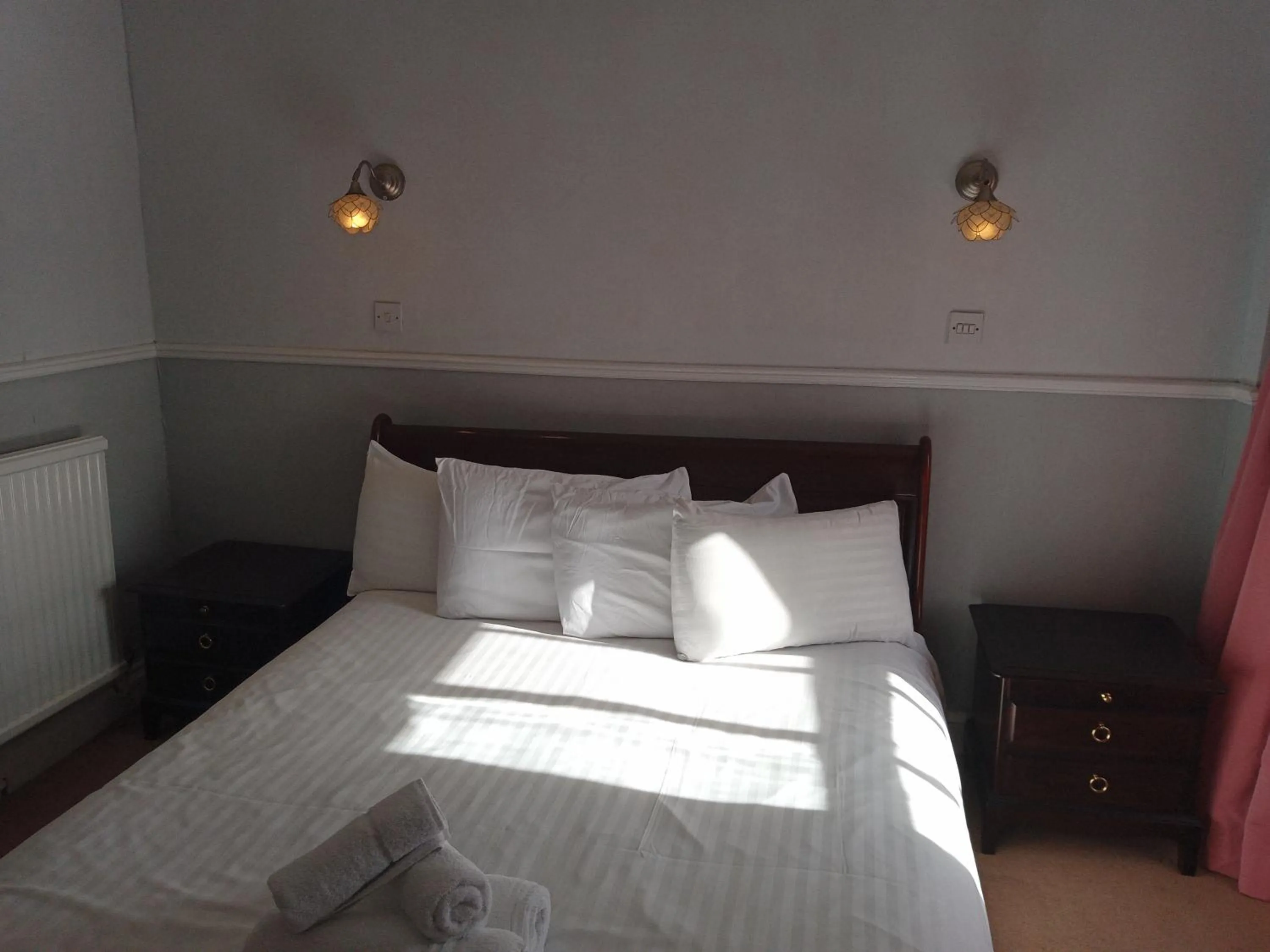 Bed in Blue Bell Hotel