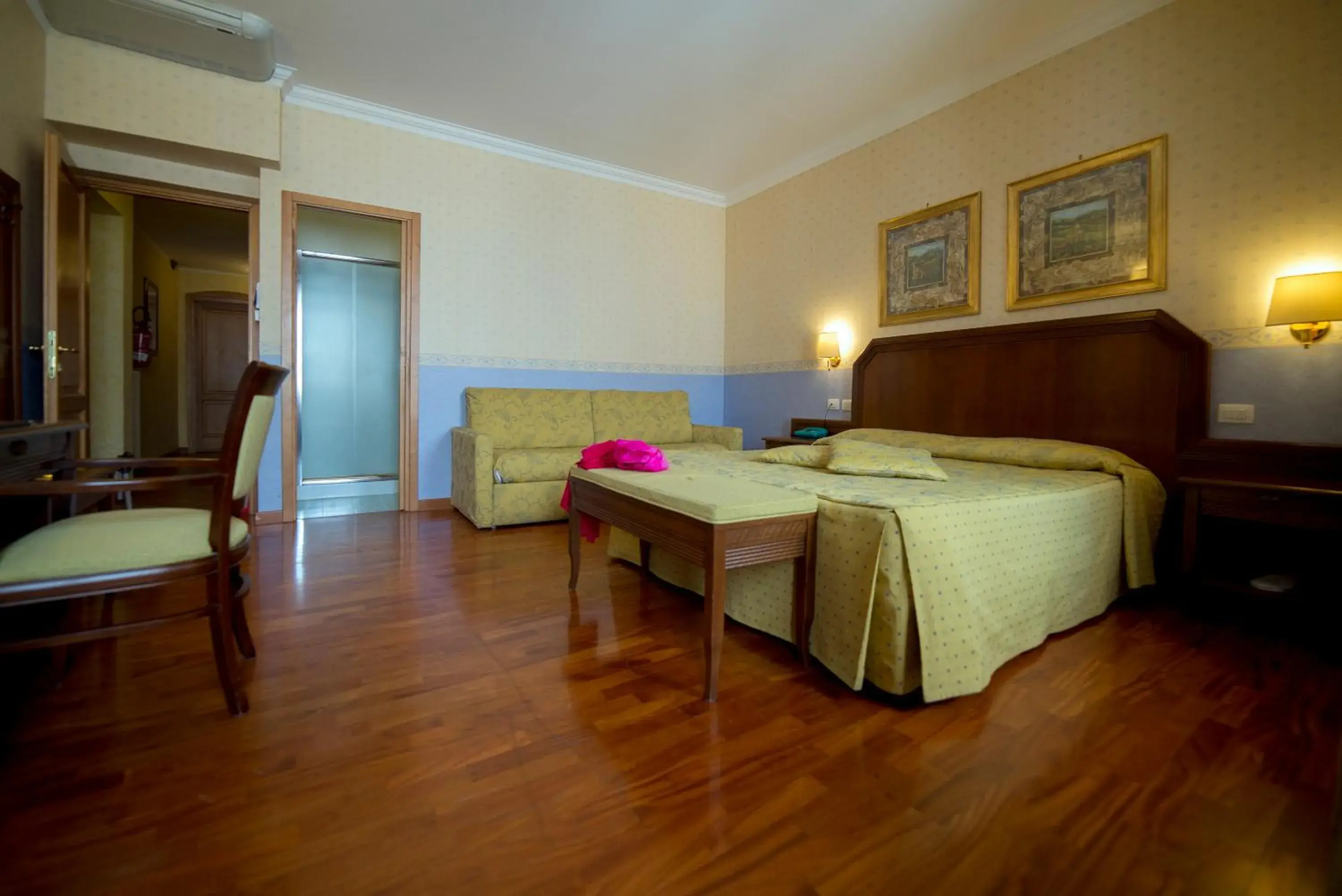 Superior Double or Twin Room in Hotel Filippeschi Superior Double or Twin Room in Hotel Filippeschi