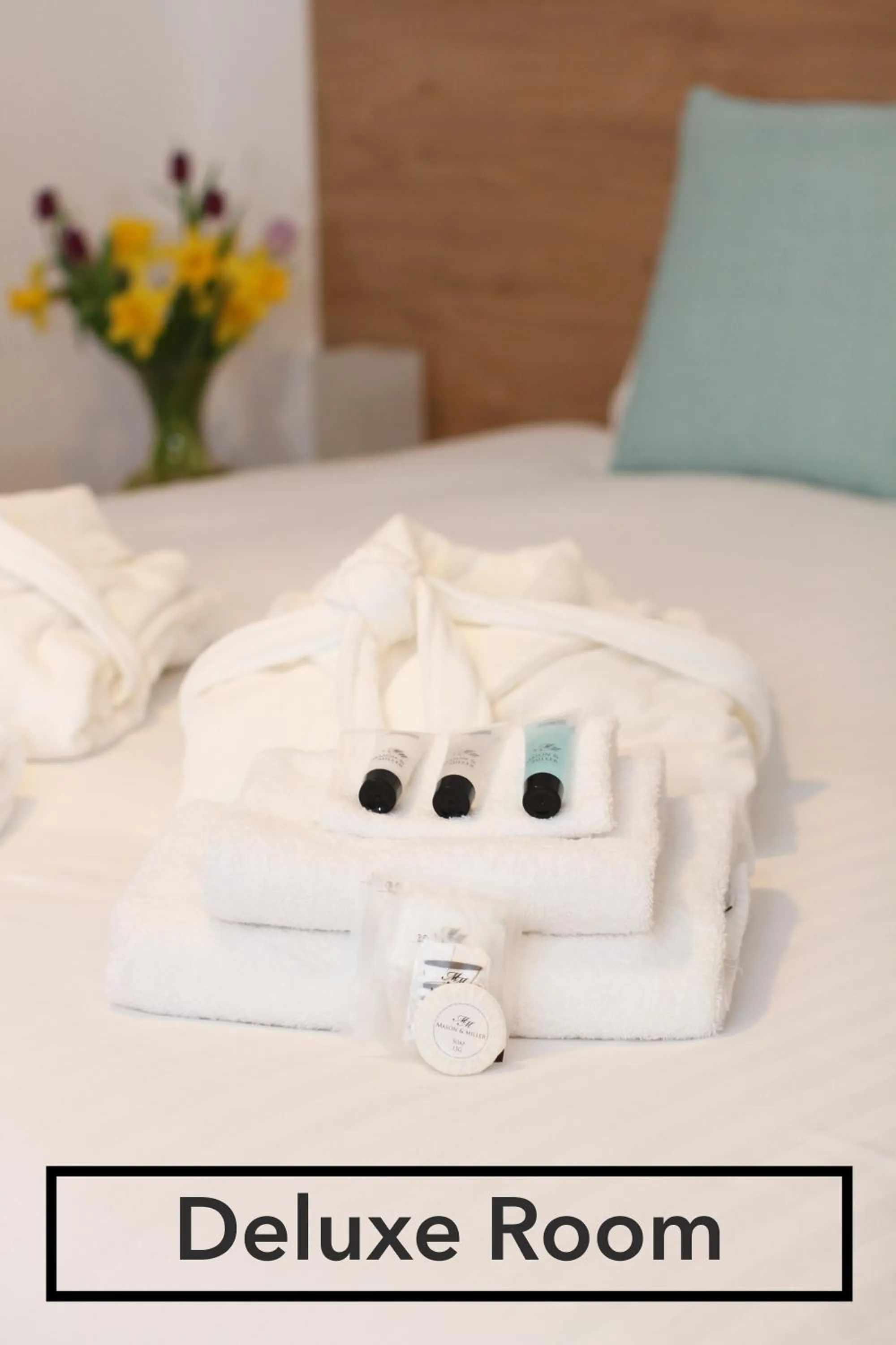 Shower, Bed in Vale Park Hotel