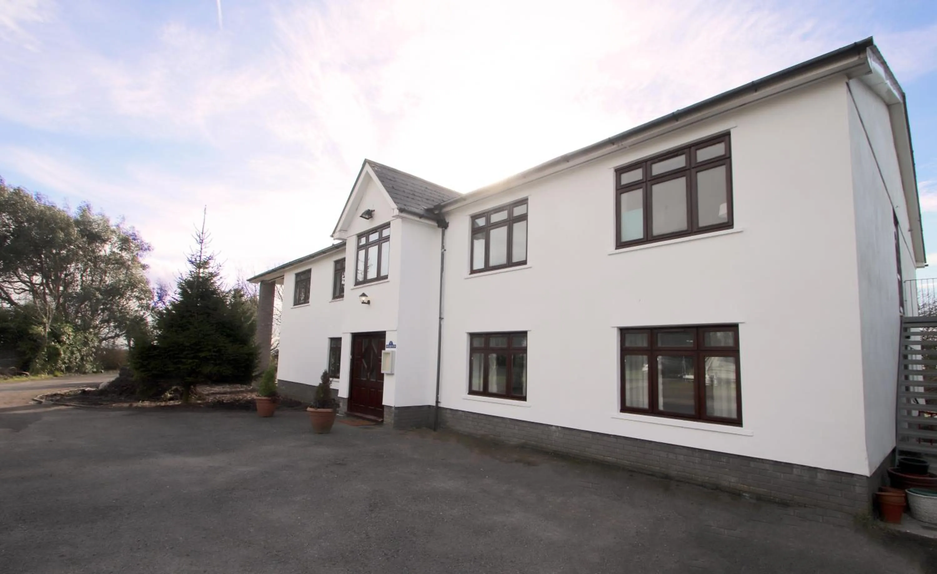 Facade/entrance in Vale Park Hotel