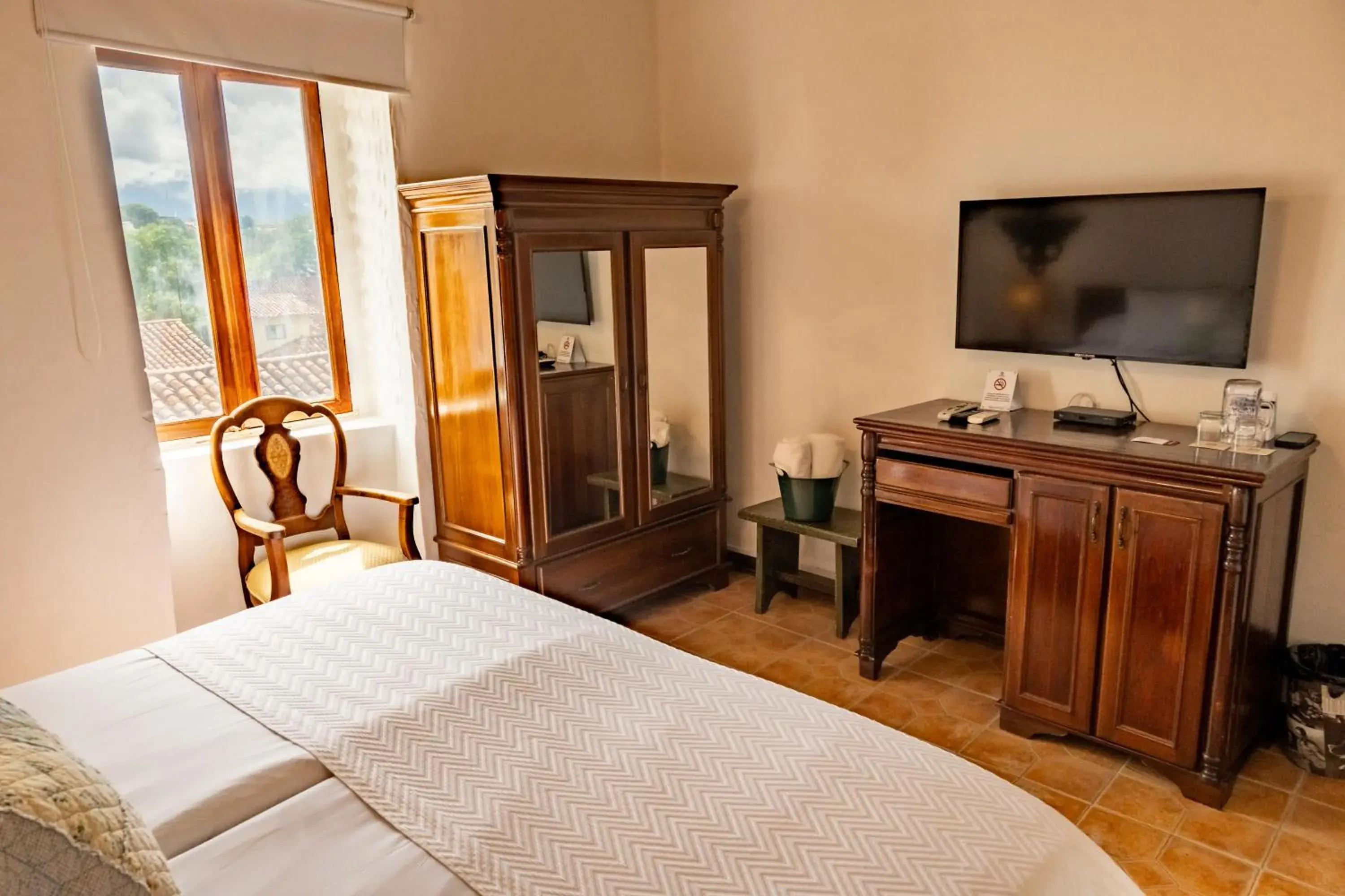 Large Double Room in Hotel Mariscal Robledo Large Double Room in Hotel Mariscal Robledo