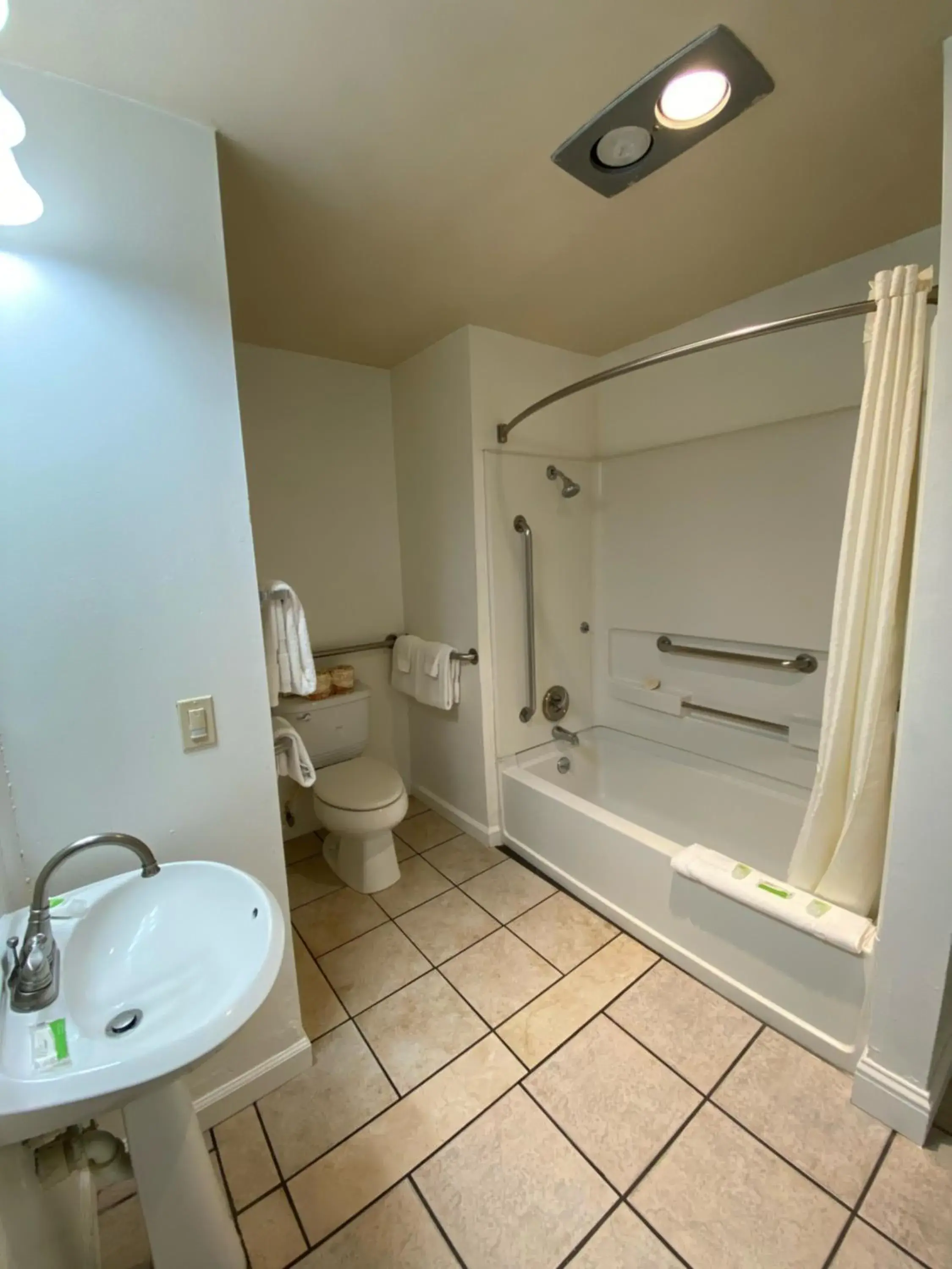 Standard Double Room in Carmel Resort Inn Standard Double Room in Carmel Resort Inn