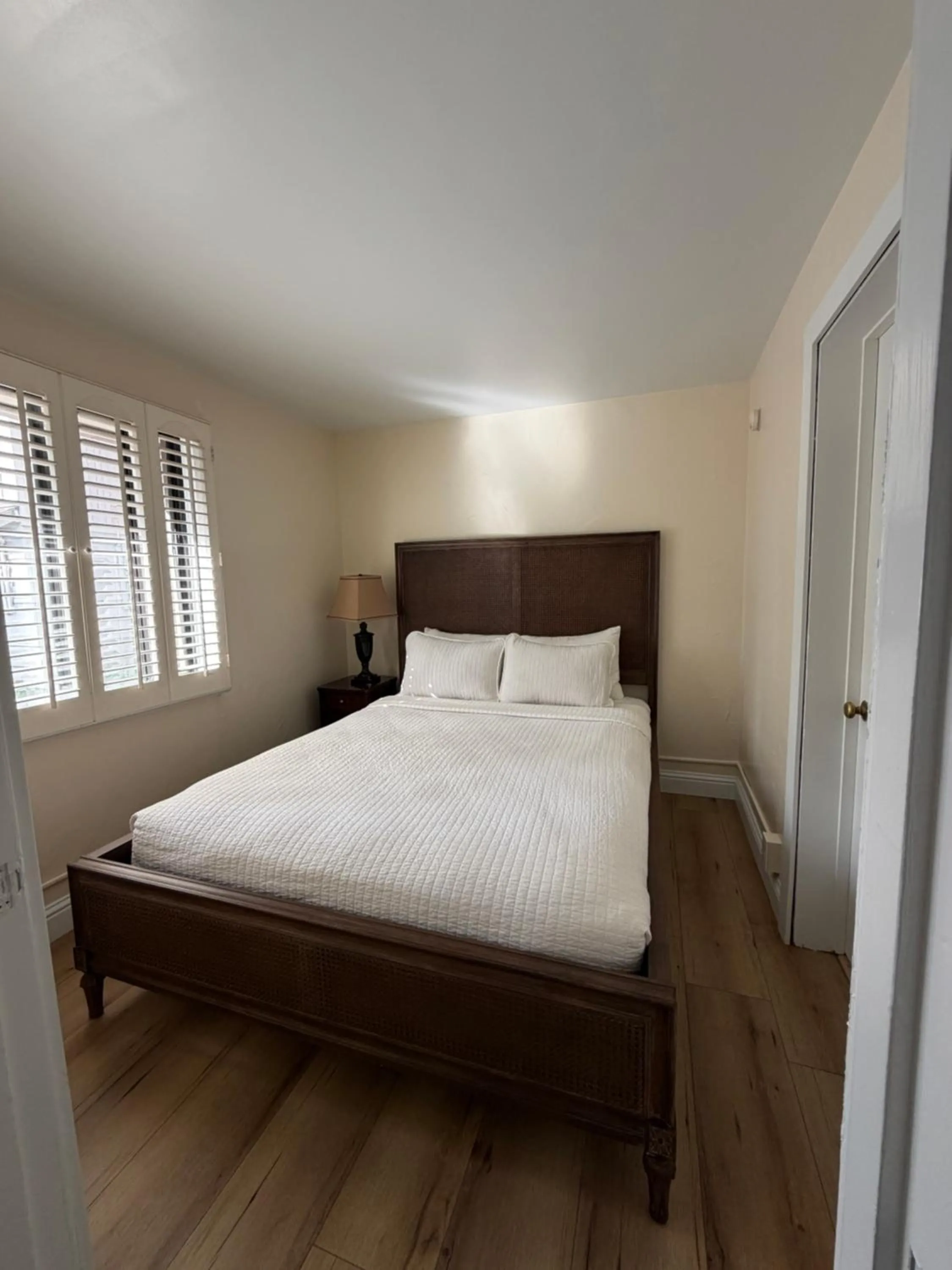 Bedroom, Bed in Carmel Resort Inn