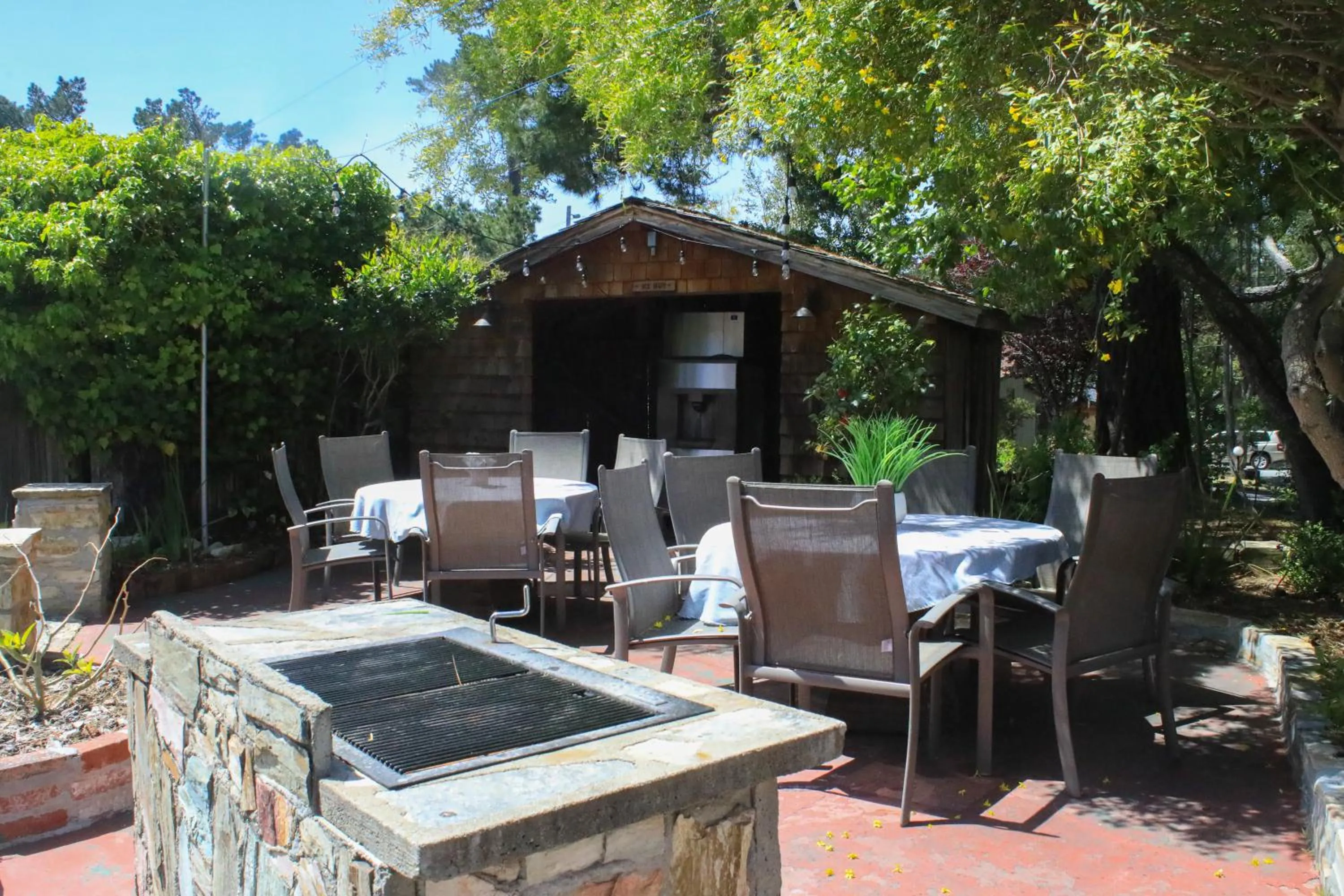 BBQ facilities in Carmel Resort Inn