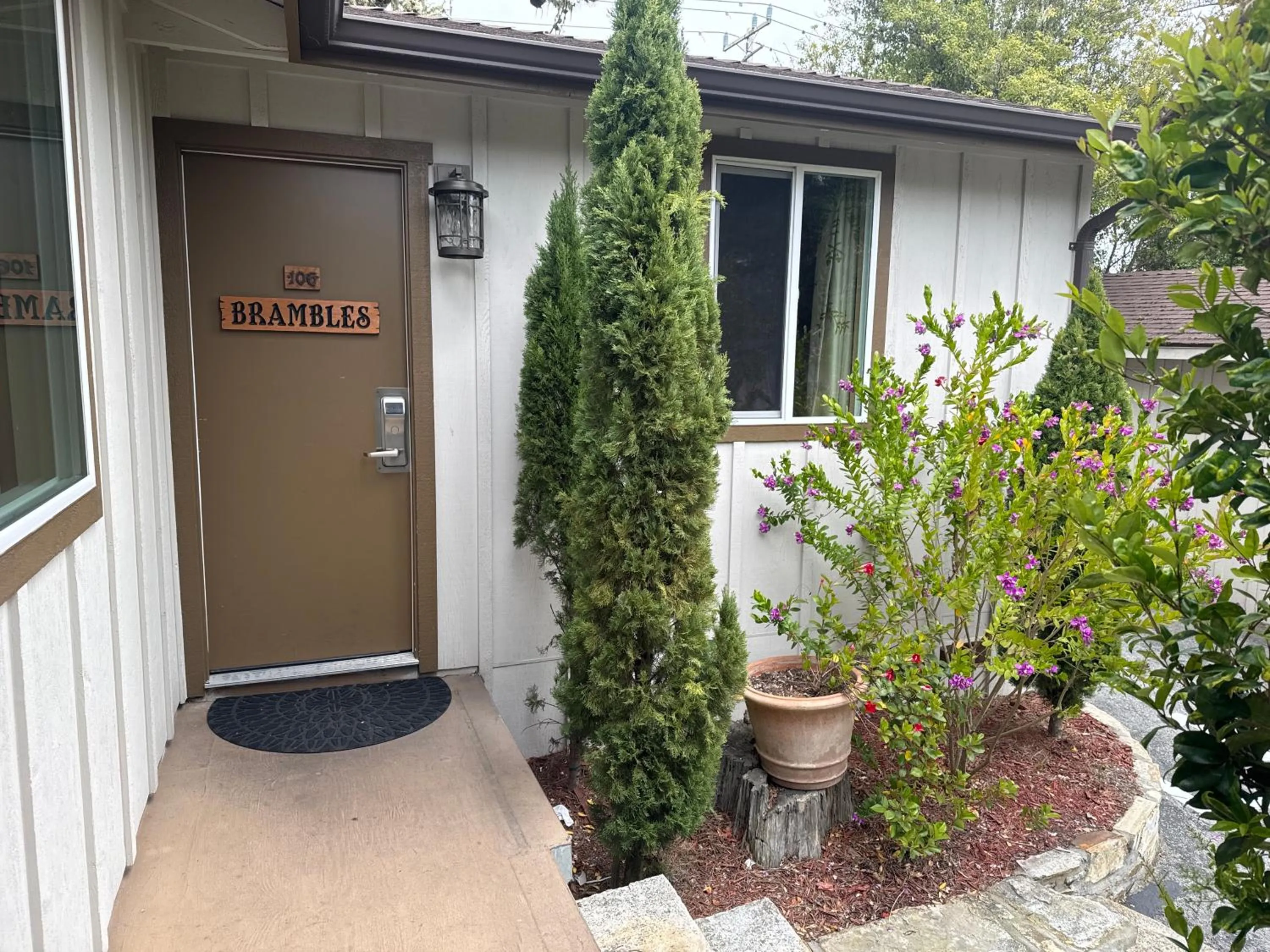 Facade/entrance in Carmel Resort Inn