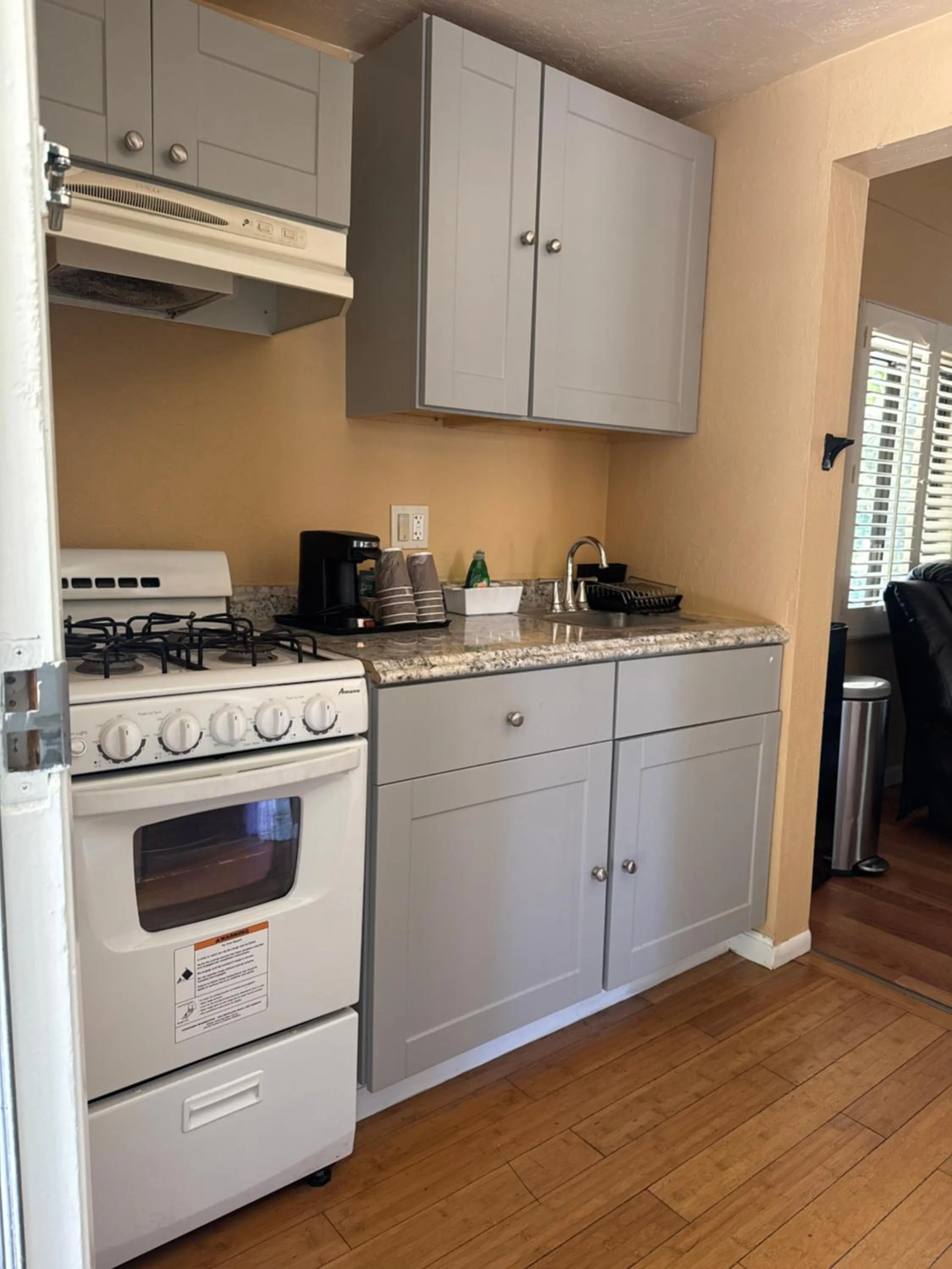 Kitchen or kitchenette in Carmel Resort Inn