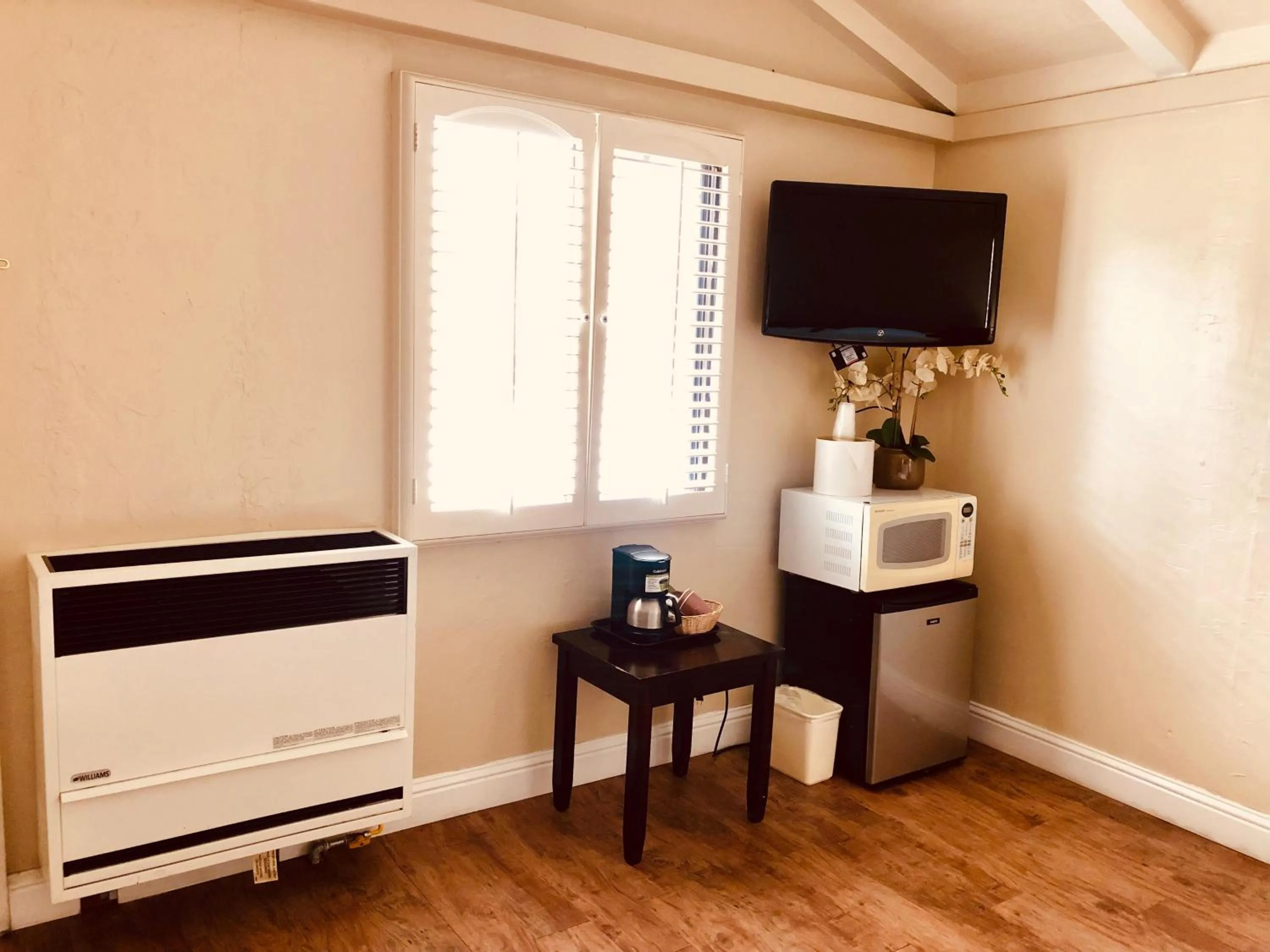 Bedroom in Carmel Resort Inn