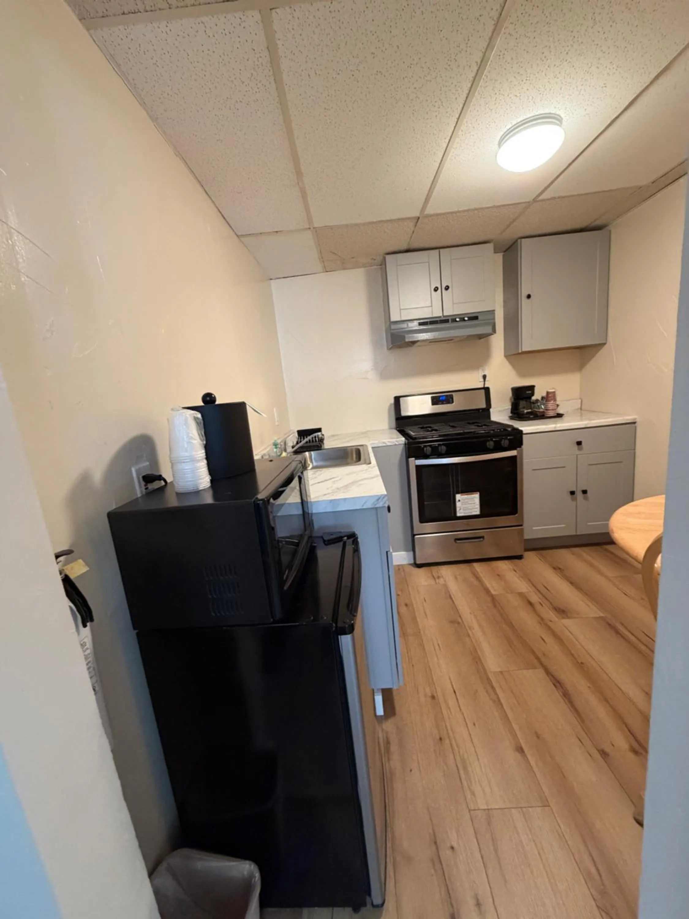 Kitchen or kitchenette in Carmel Resort Inn